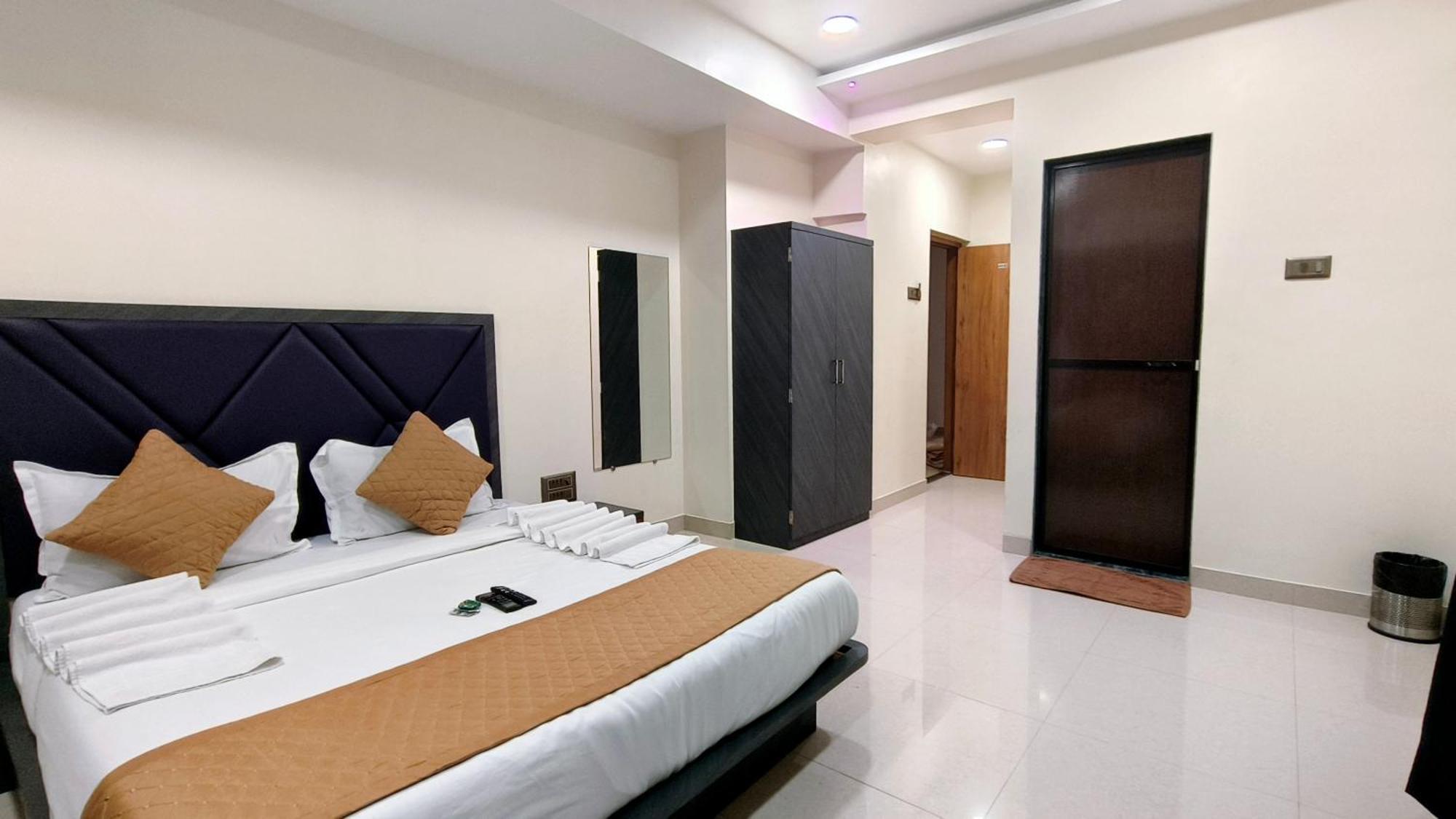 Hotel Edition Blue - Mohammed Ali Road