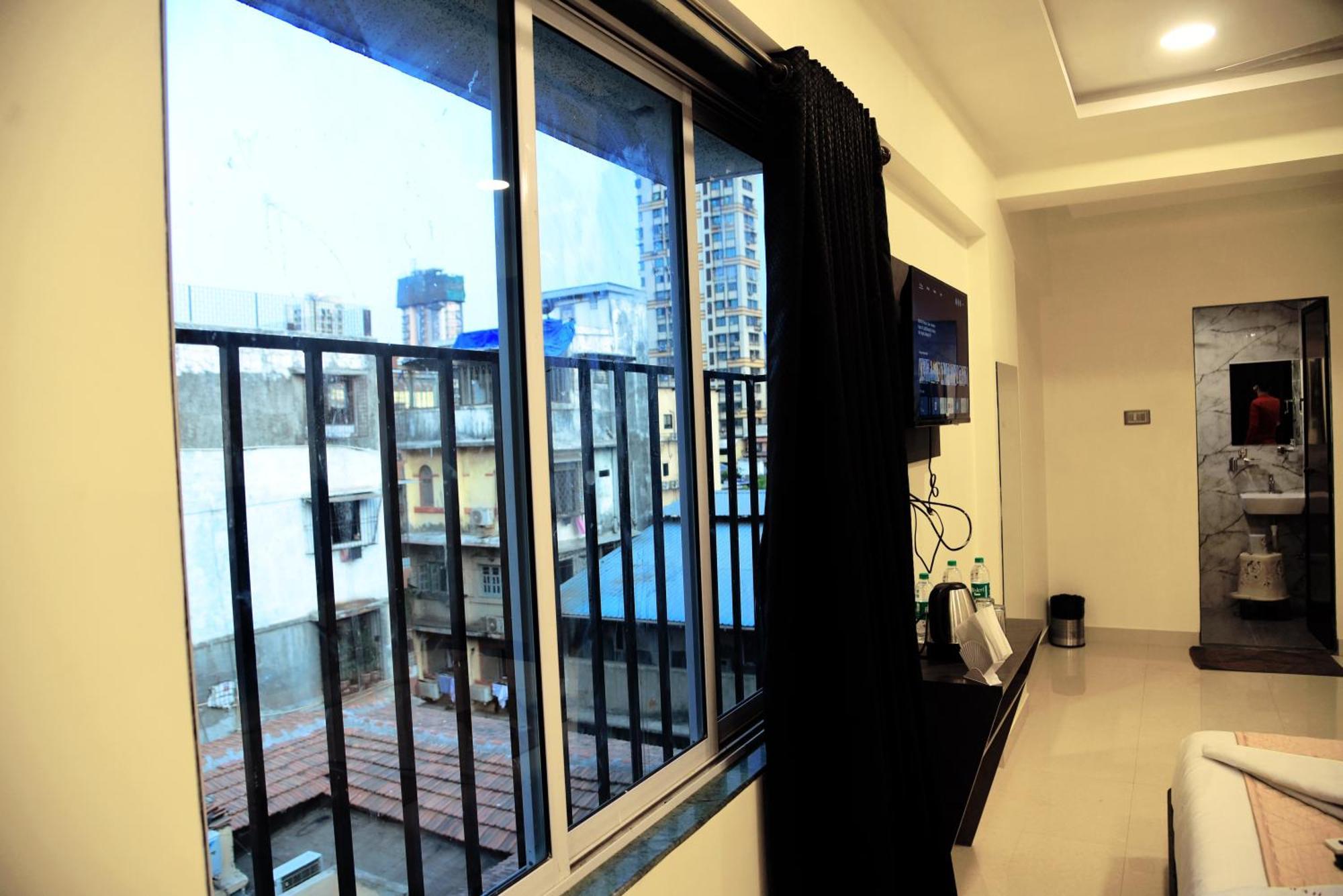 Edition Blue - Mohammed Ali Road Hotel 2*