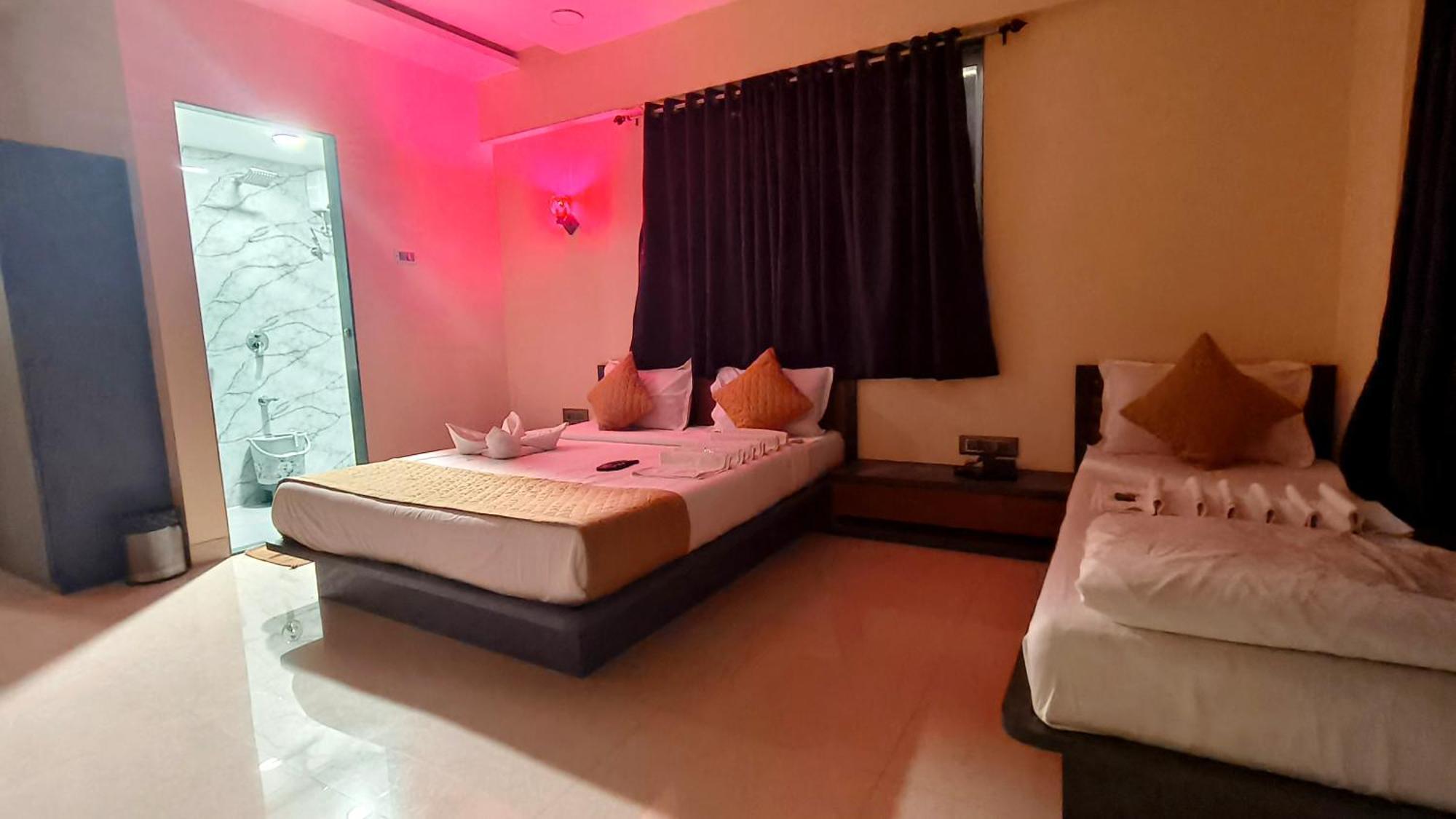 Edition Blue - Mohammed Ali Road Hotel