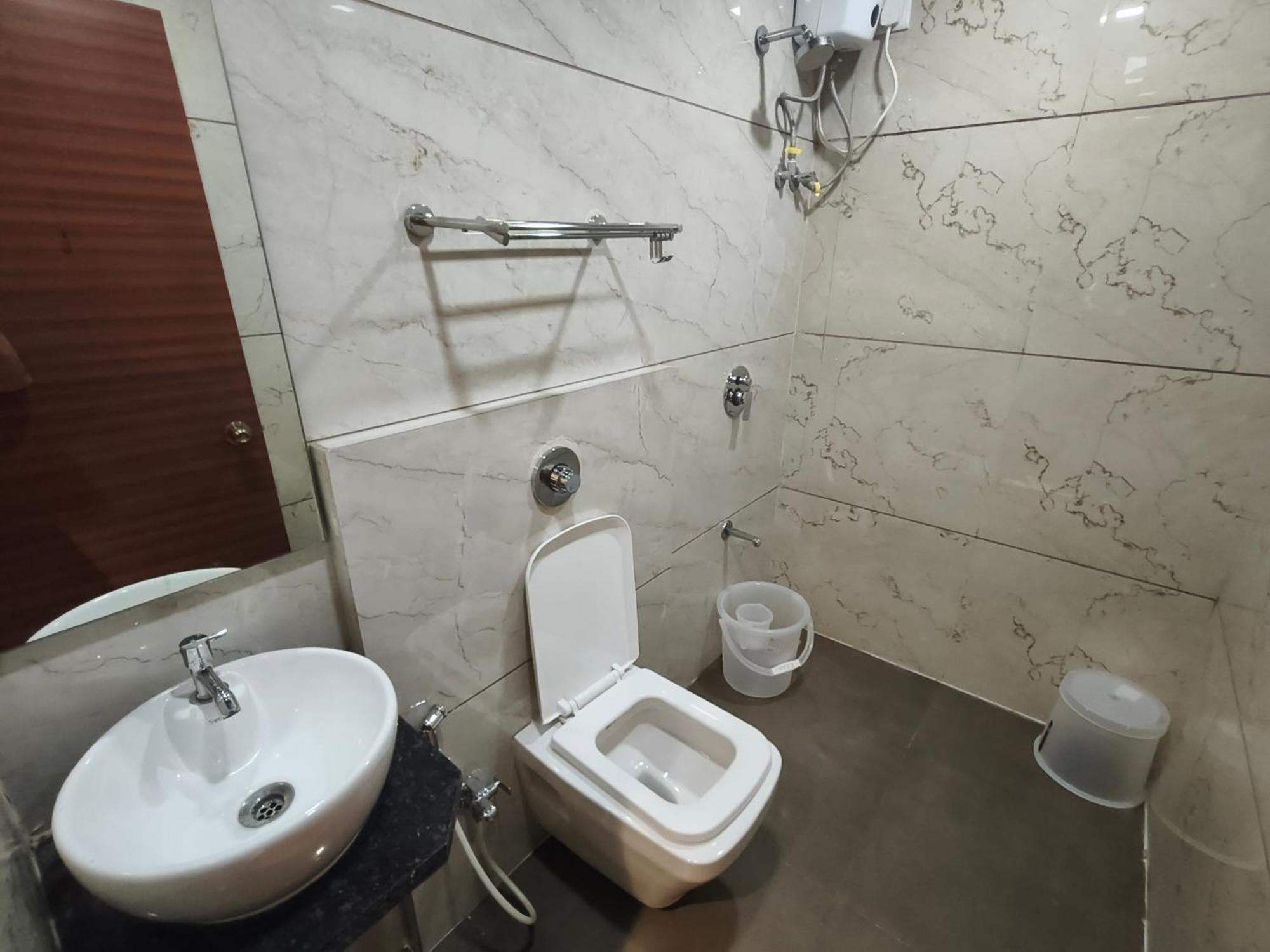 Hotel Morya Residency Parel 2*