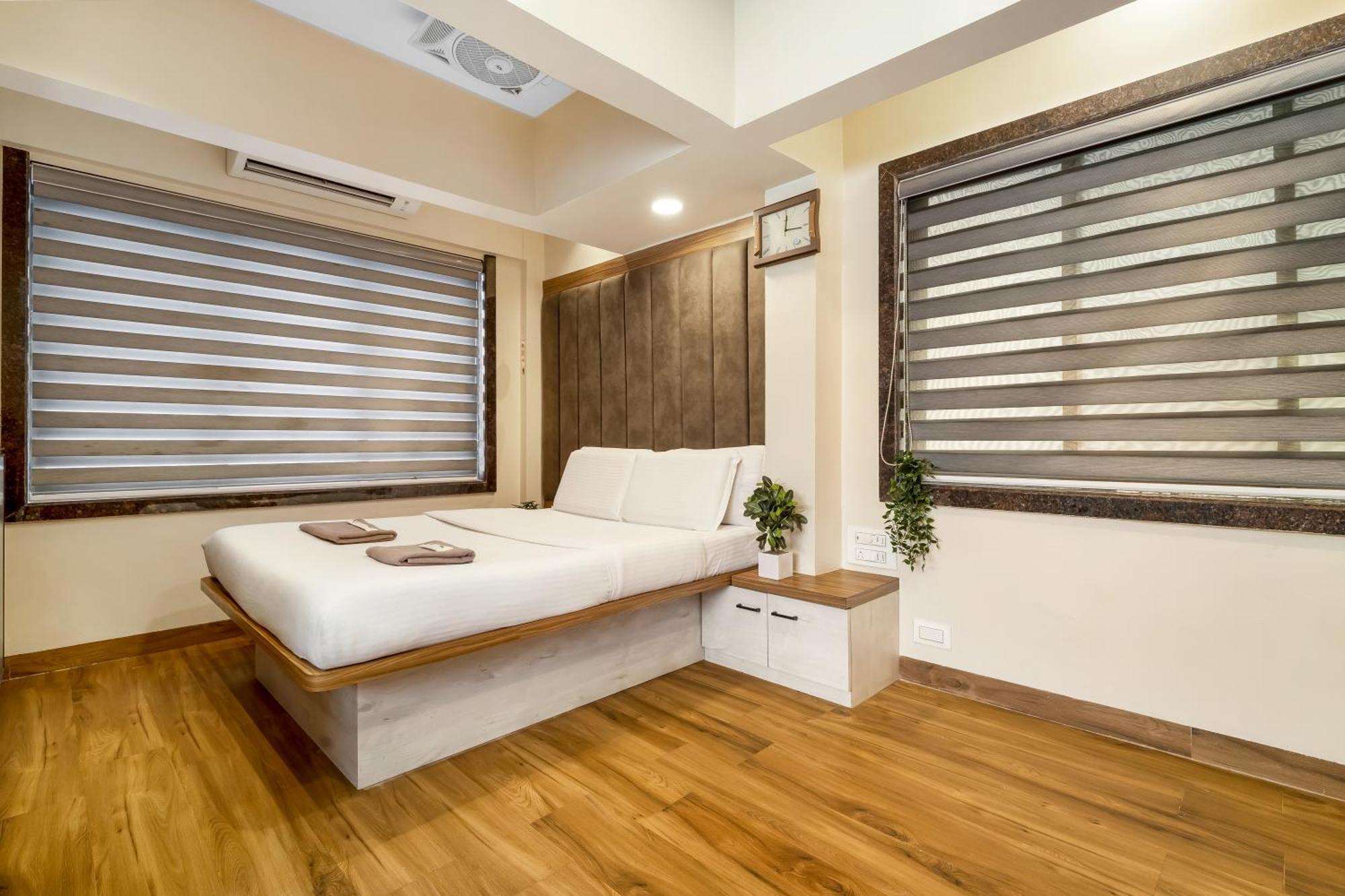 Imperial Premium Khar W Apartment *