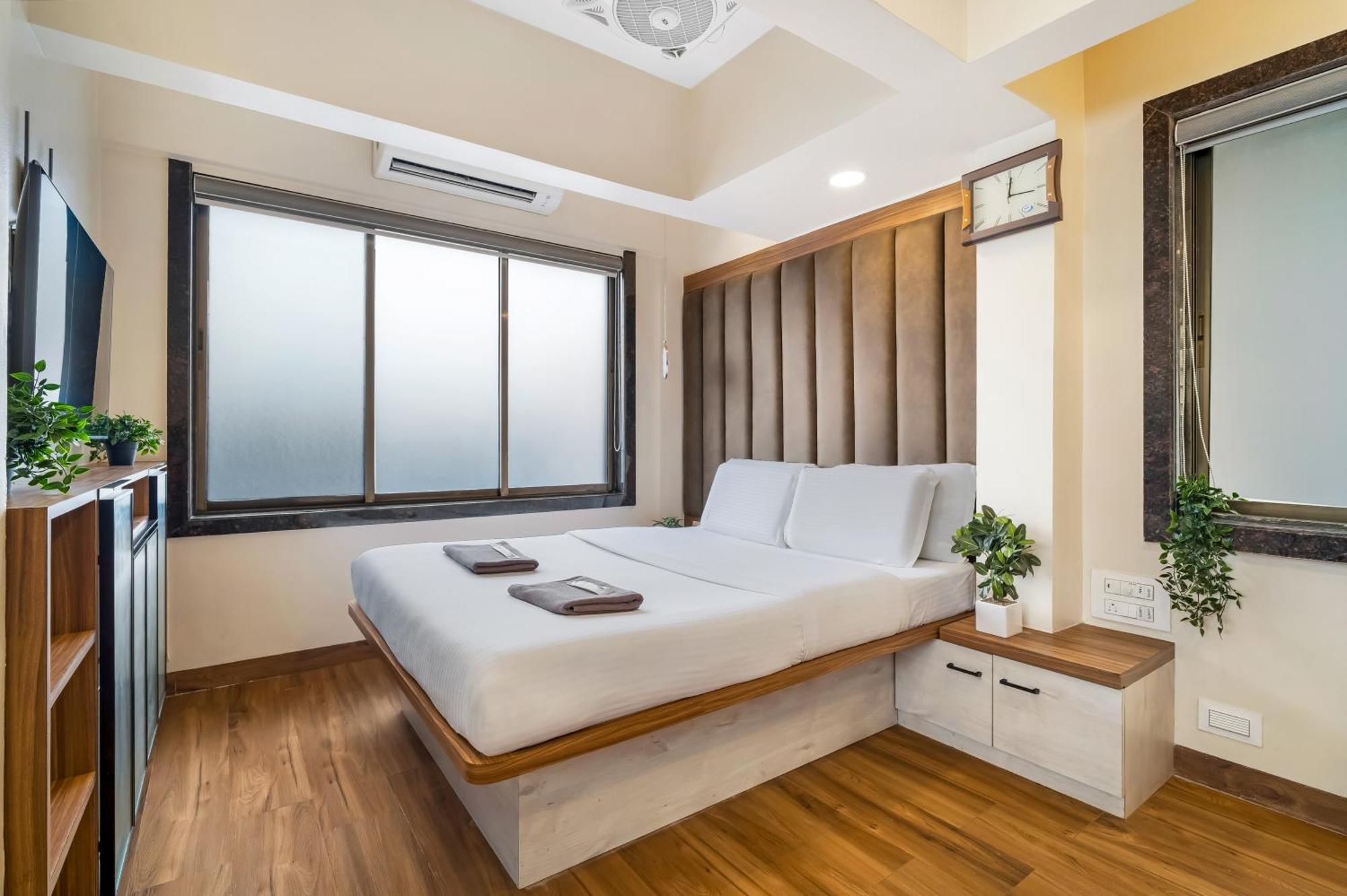 Apartment Imperial Premium Khar W *