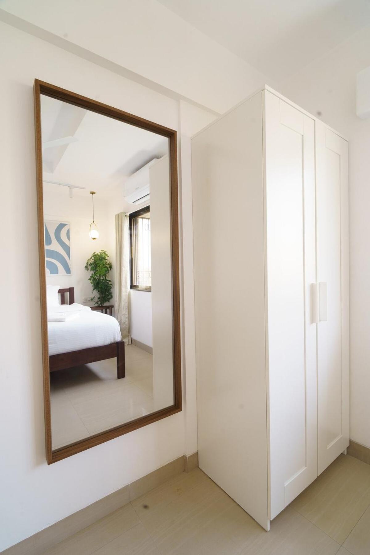 Aura 2bhk Bandra W By The Company Apartment *