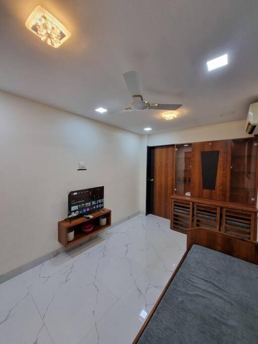 Pluto - 1bhk - Carter Road Apartment *