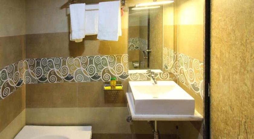 Golden Park Near Nesco Hotel *