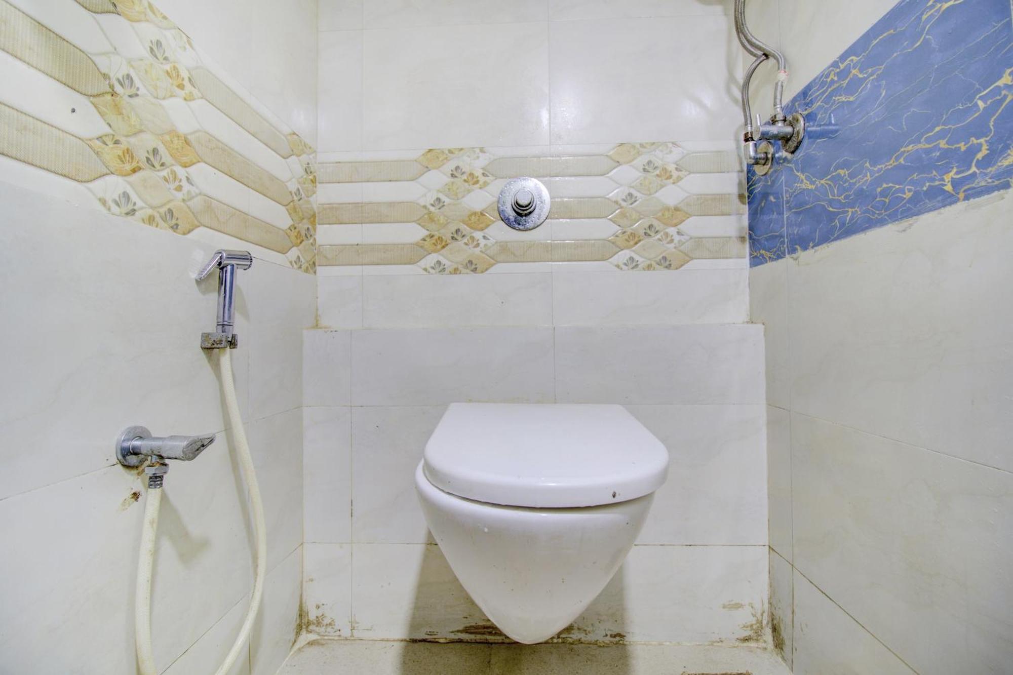 Hotel O Blue Light Near Gateway Of India Bombaim