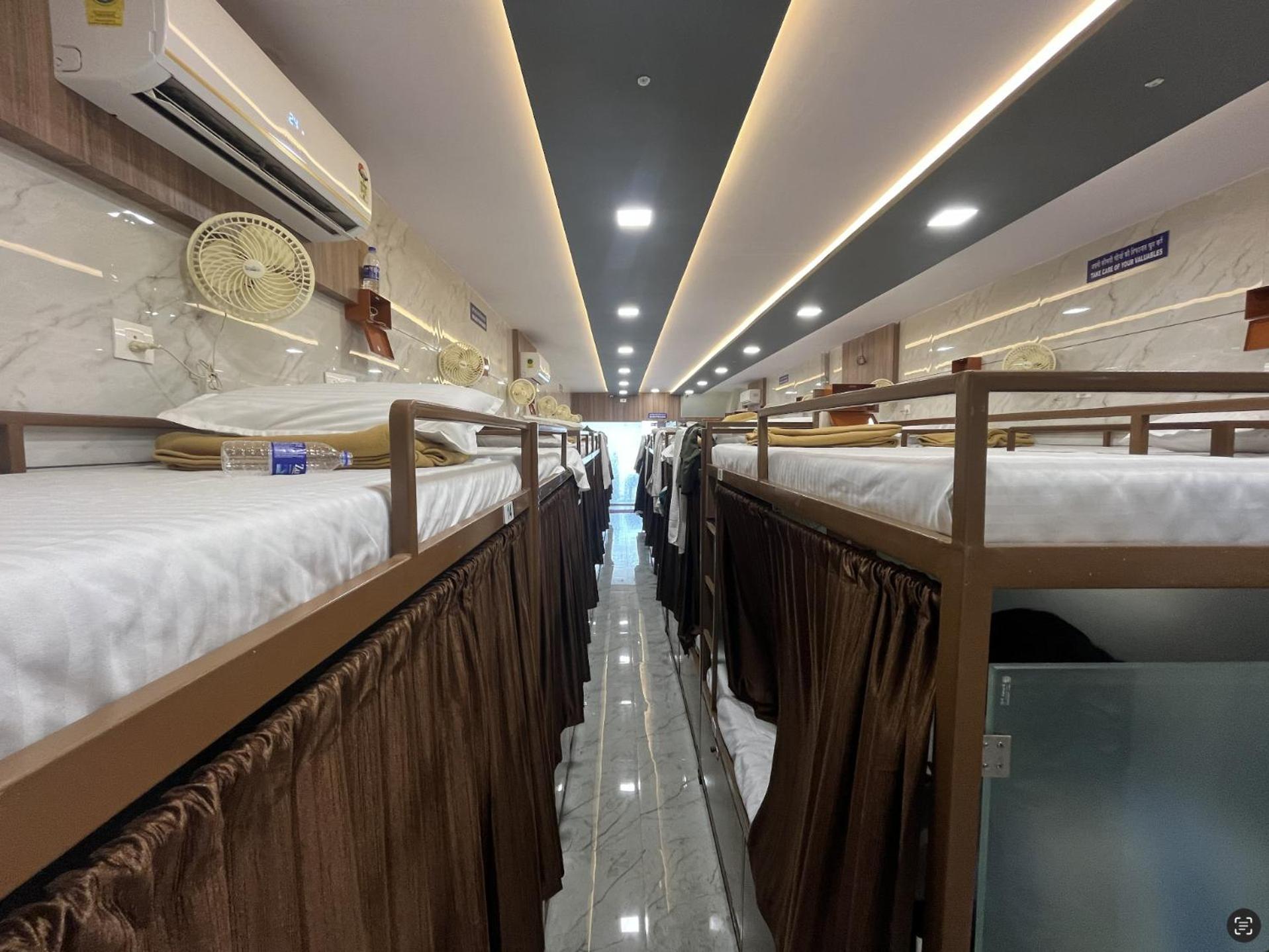 Apex Andheri - Near Airport And Marol Metro Station Apartment