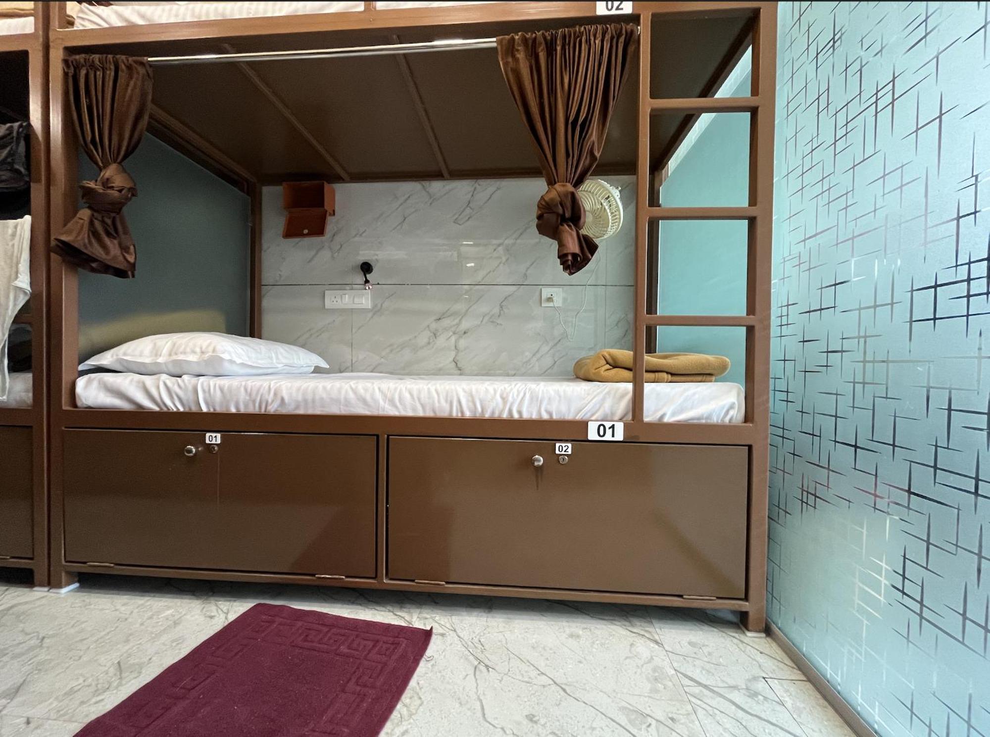 Apex Andheri - Near Airport And Marol Metro Station Apartment