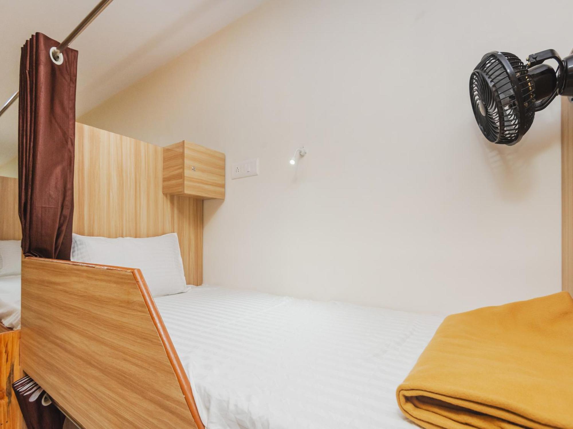 Sahara Stay-near Nesco Exhibition Centre Capsule hotel Mumbai