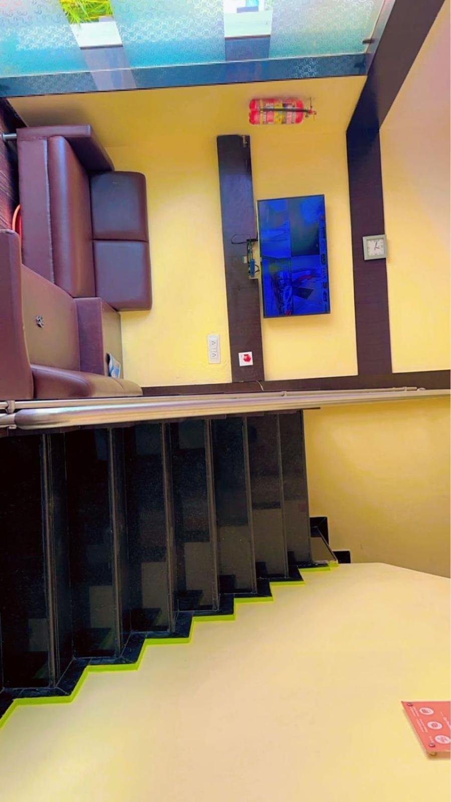 Hotel Avenue Near T-2 International Airport Mumbai