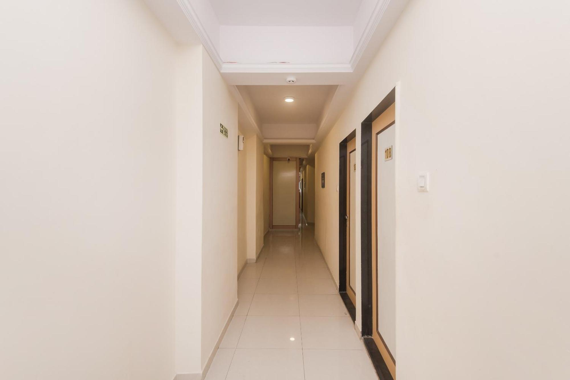 Hotel Capital O Orbit Near Infiniti Mall Bombaim