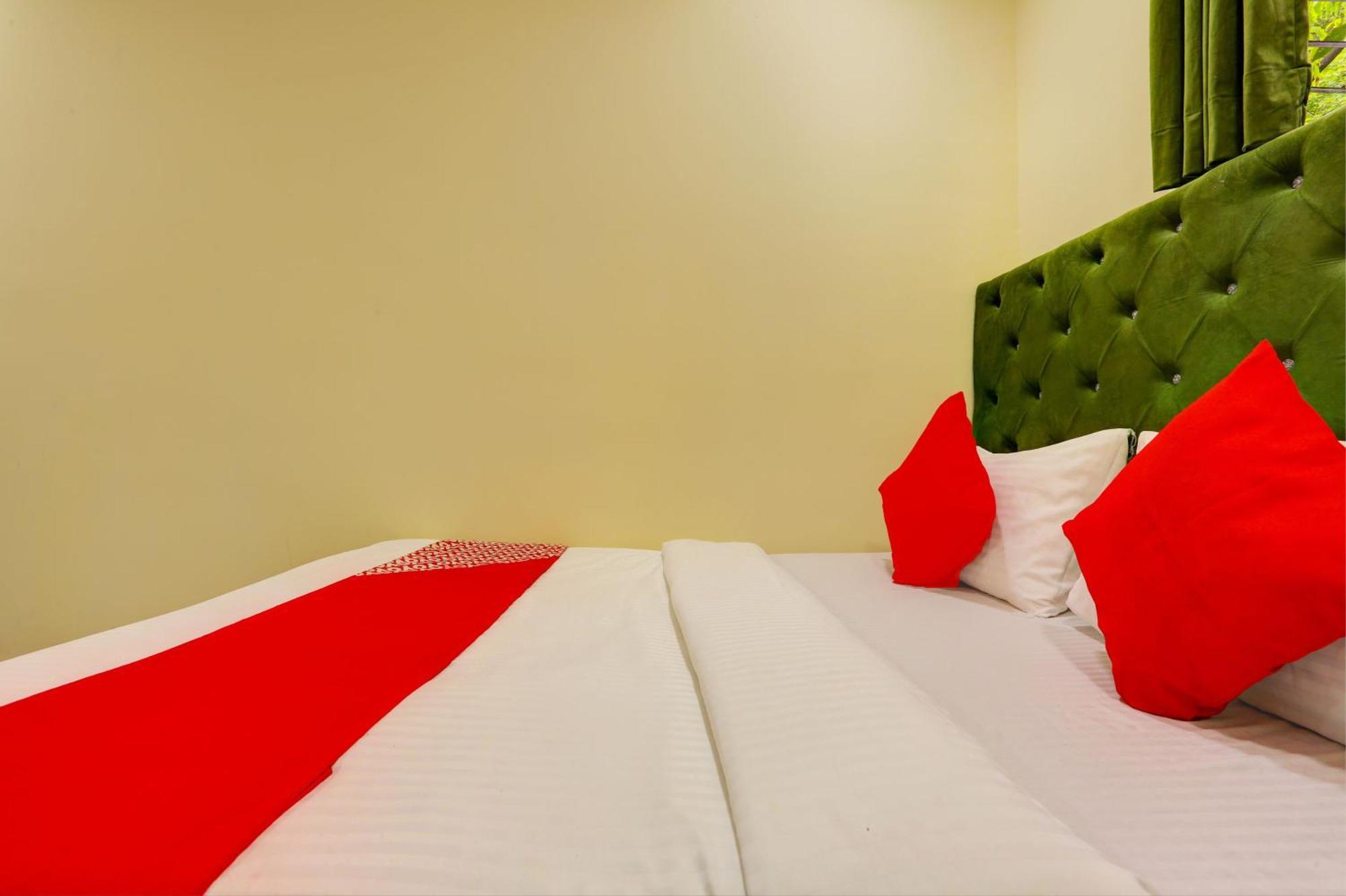 Collection O Goregaon West Formerly Prime 3*