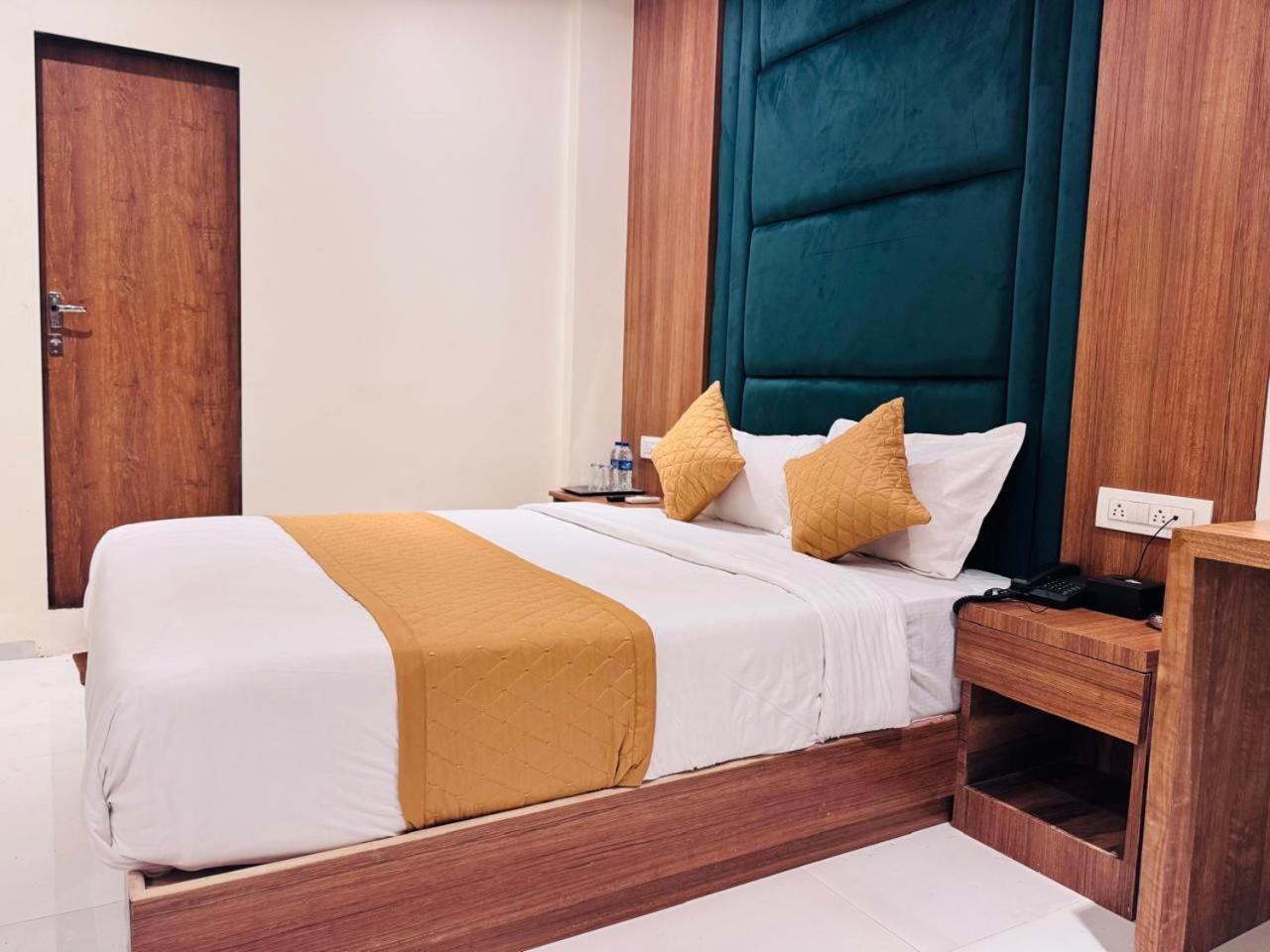 West Line Andheri Hotel Mumbai