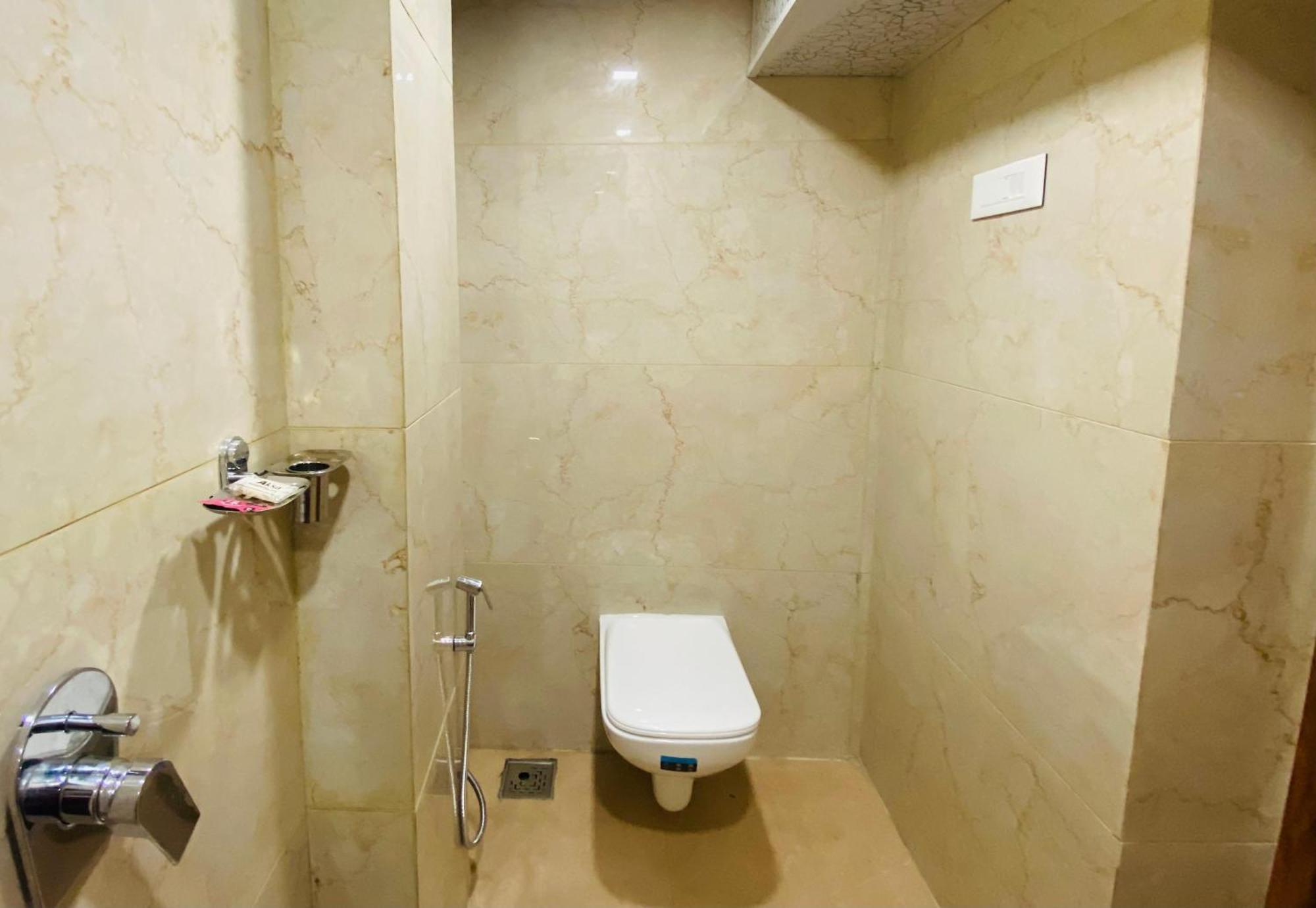 Avk-near Kokilaben Hospital & Versova Beach- With Kitchen Hotel Mumbai