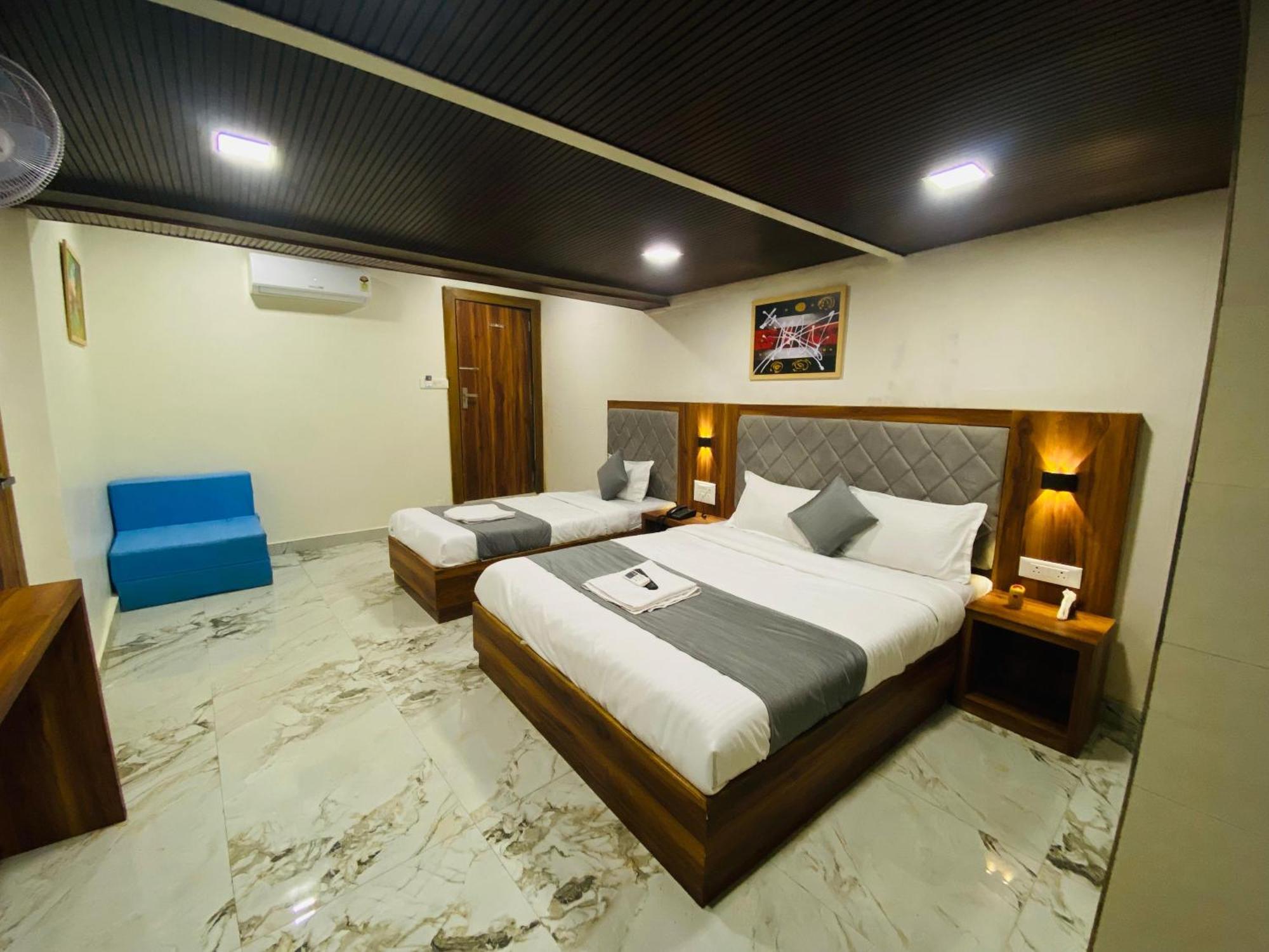 Hotel Avk-near Kokilaben Hospital & Versova Beach- With Kitchen Mumbai