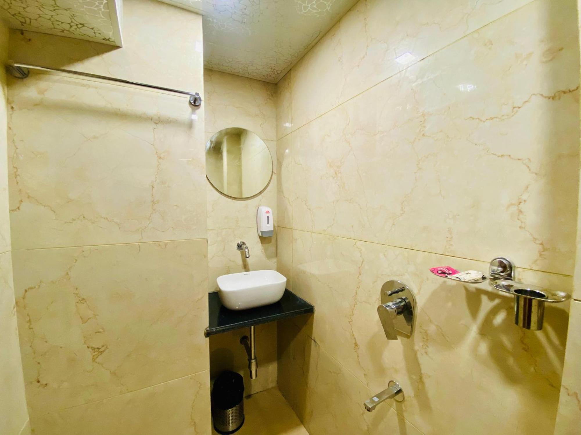 Avk With Kitchen Near Versova Hotel Mumbai