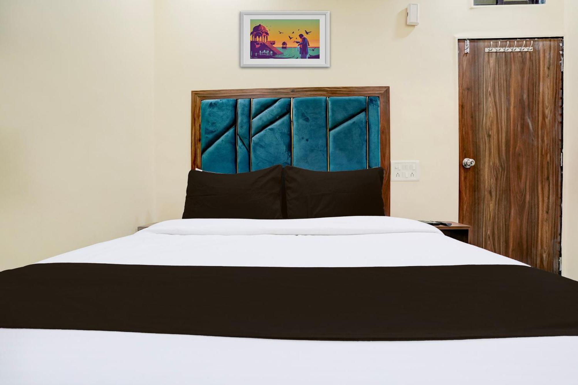 Hotel O Aai Om Residency *