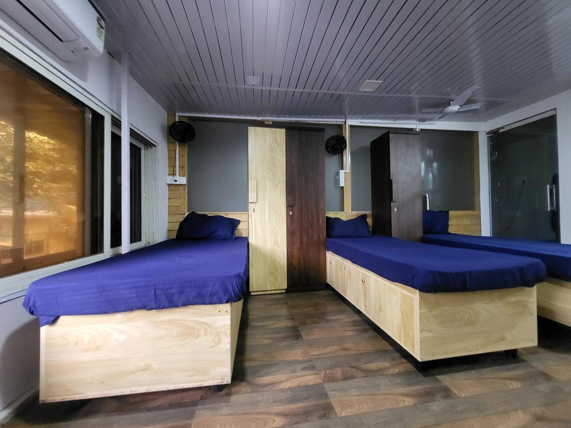 Hostel Zest 1054-andheri West Mumbai