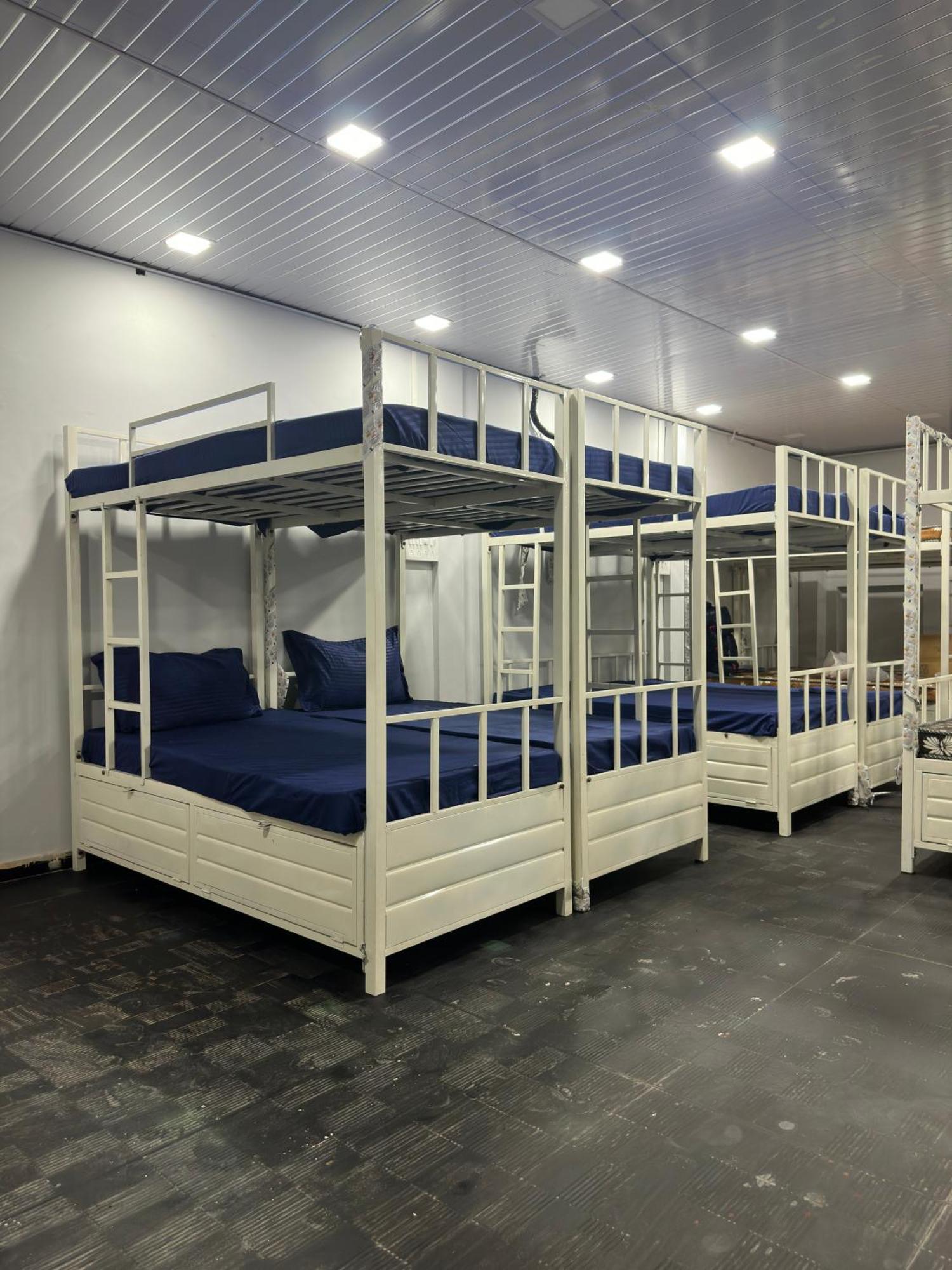 Zest 1054-andheri West Hostel