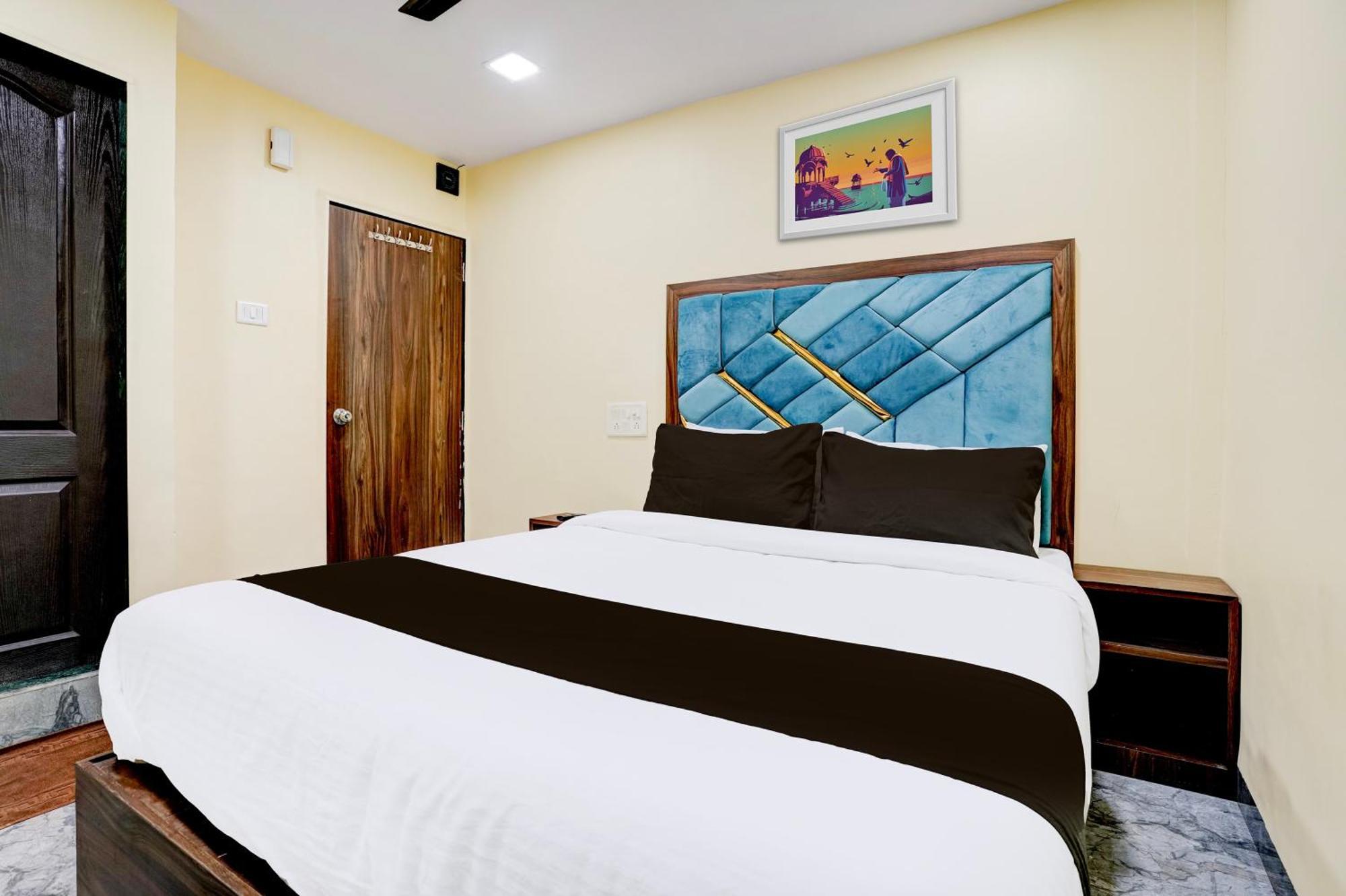 Hotel O Aai Om Residency *