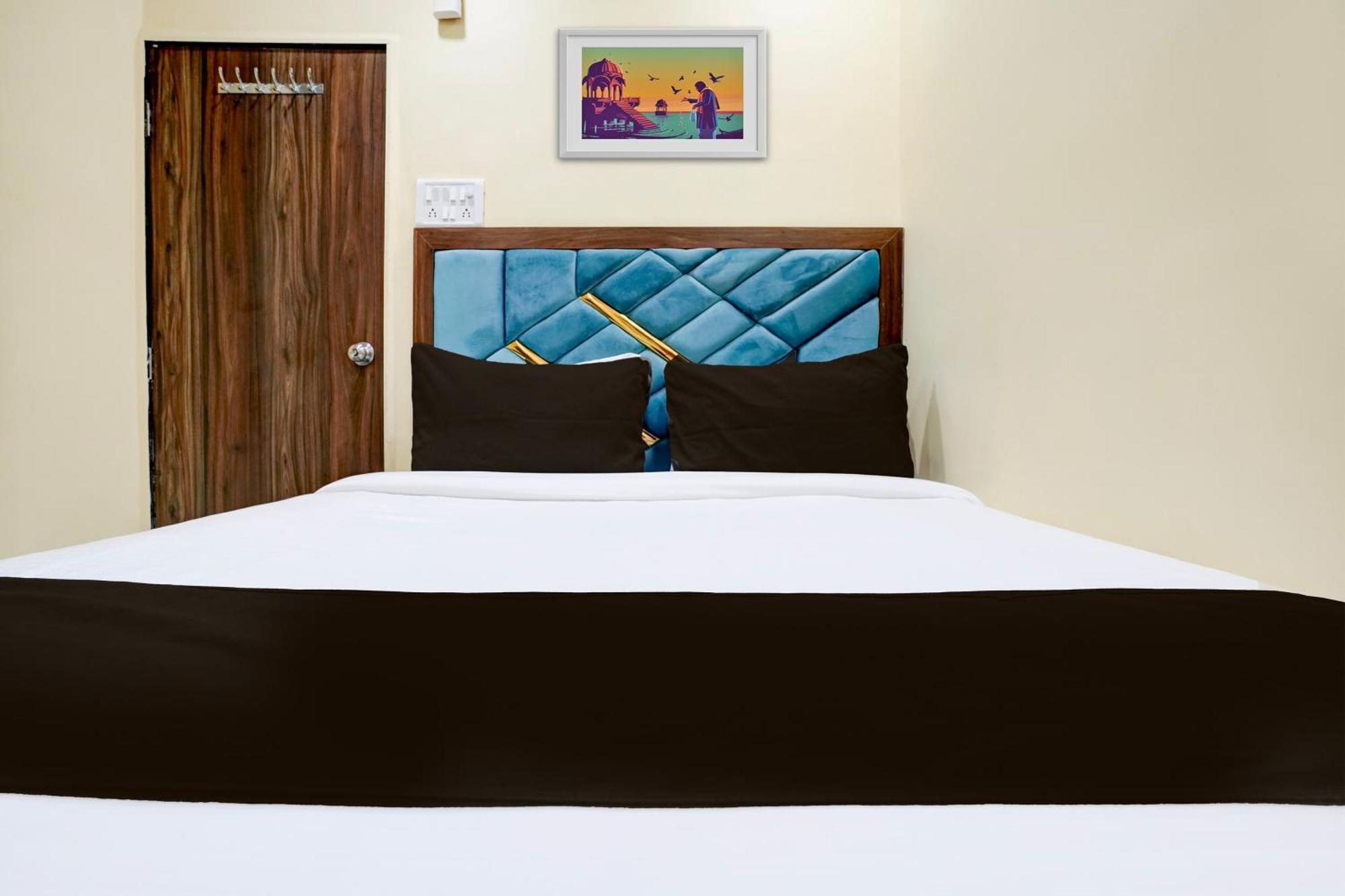 Hotel O Aai Om Residency *