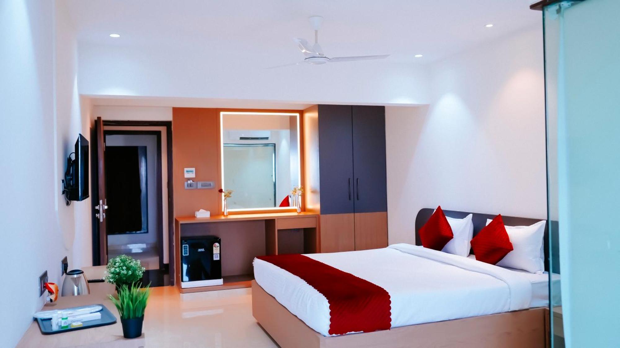 Hotel Hsquare Andheri West 3*