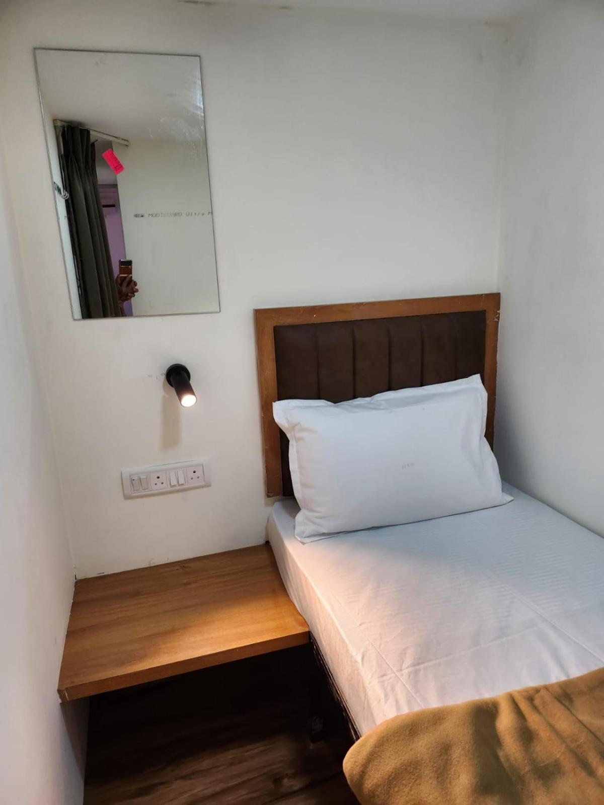 Galaxy And Capsule hotel *