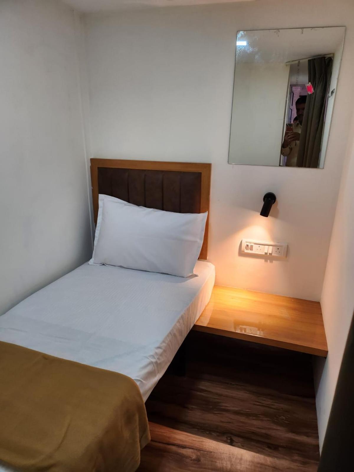 Galaxy And Capsule hotel *