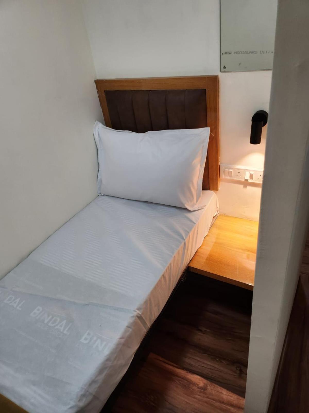 Capsule hotel Galaxy And *