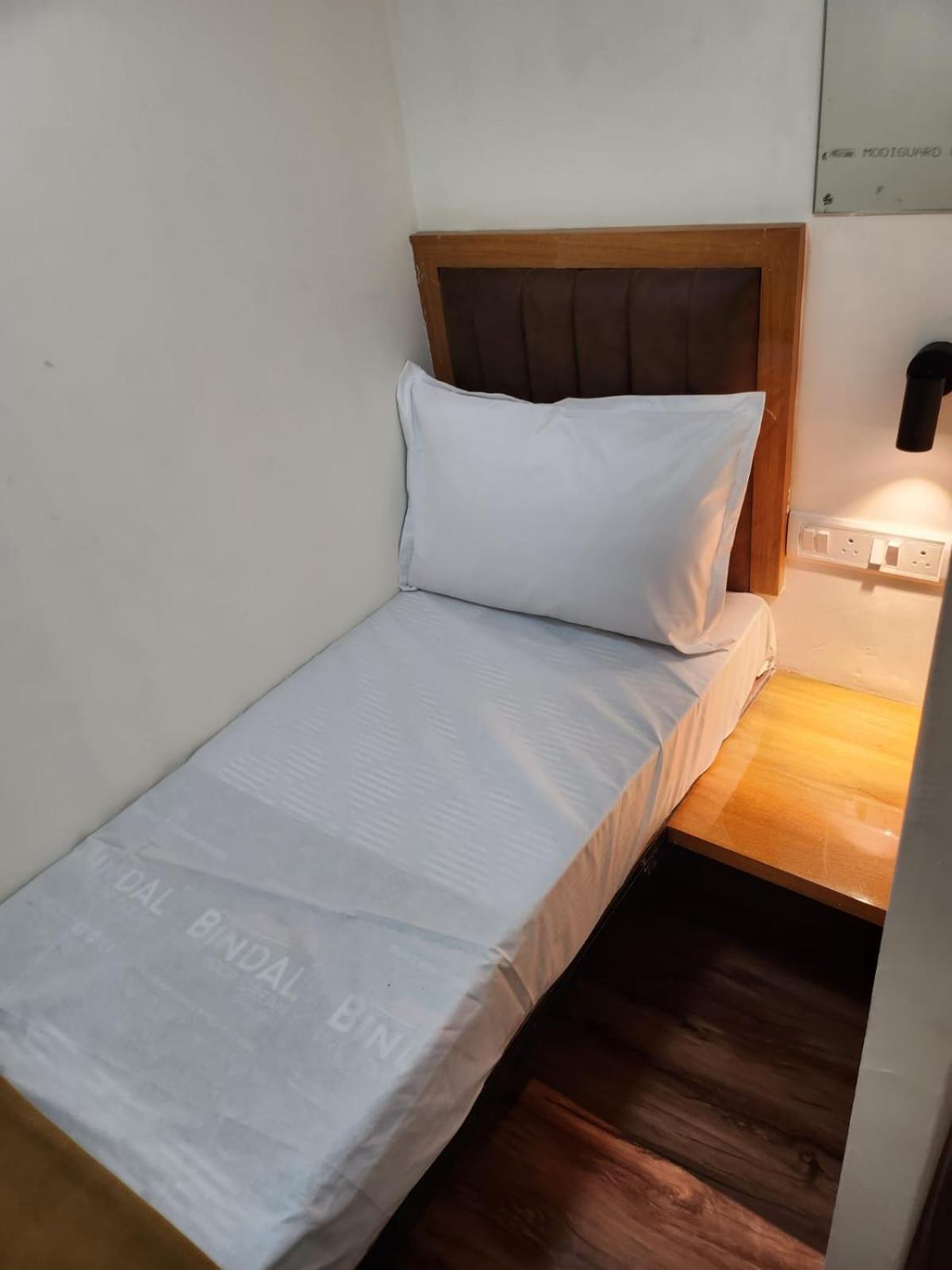 Capsule hotel Galaxy And Mumbai
