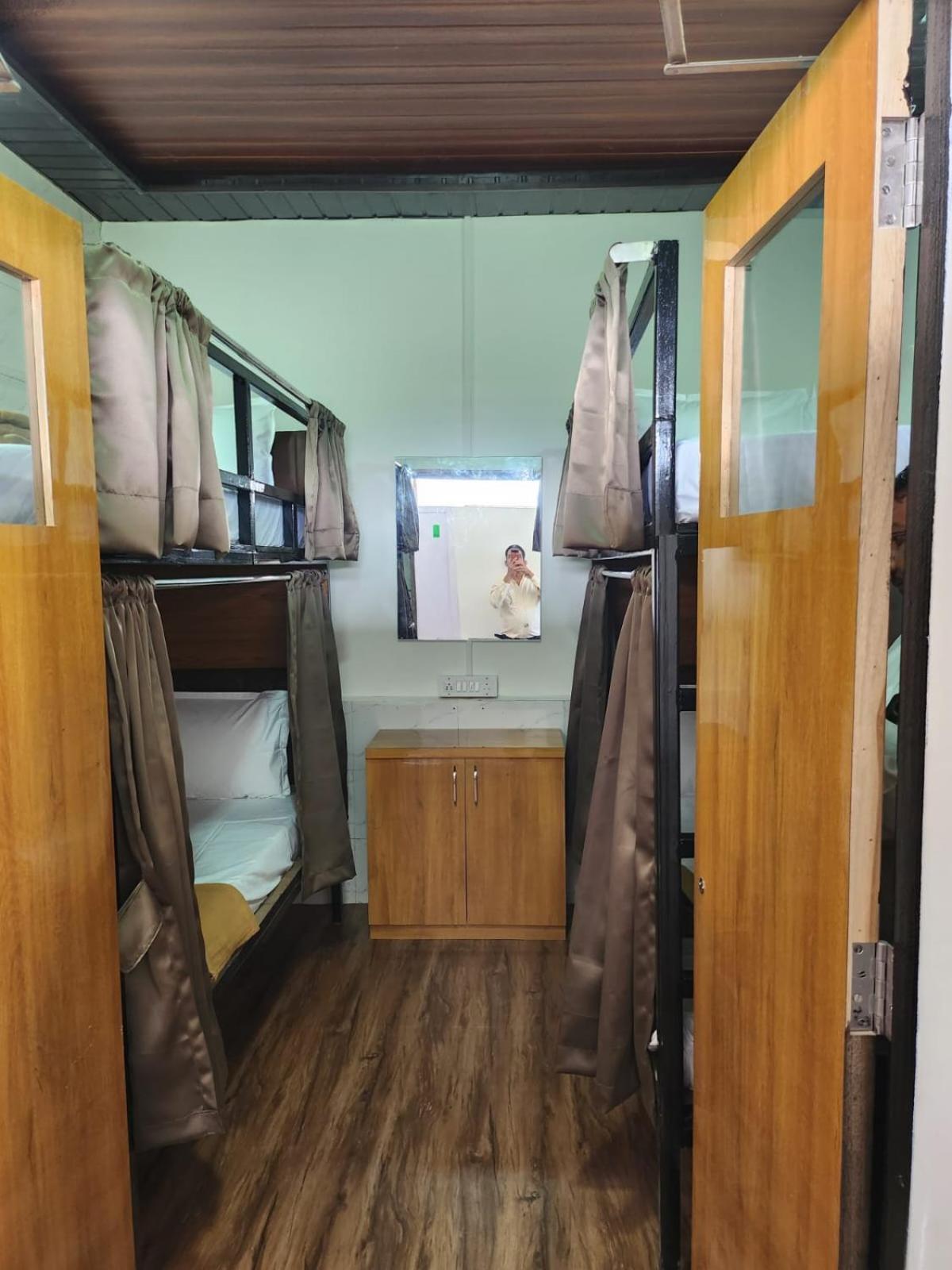 Galaxy And Capsule hotel *