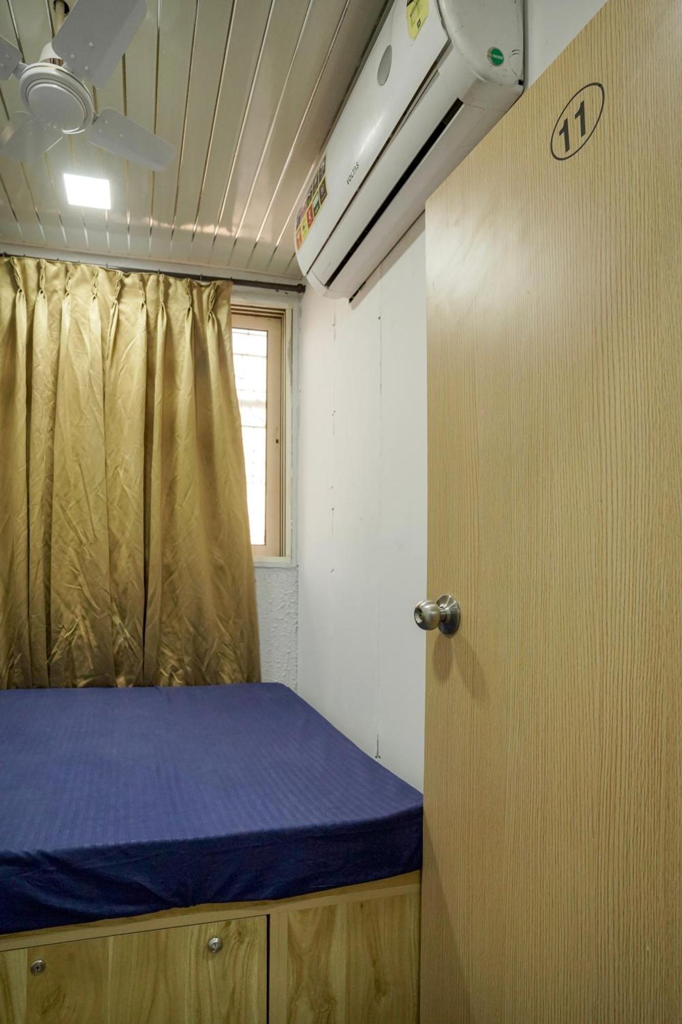 Zest 1054-andheri West Hostel