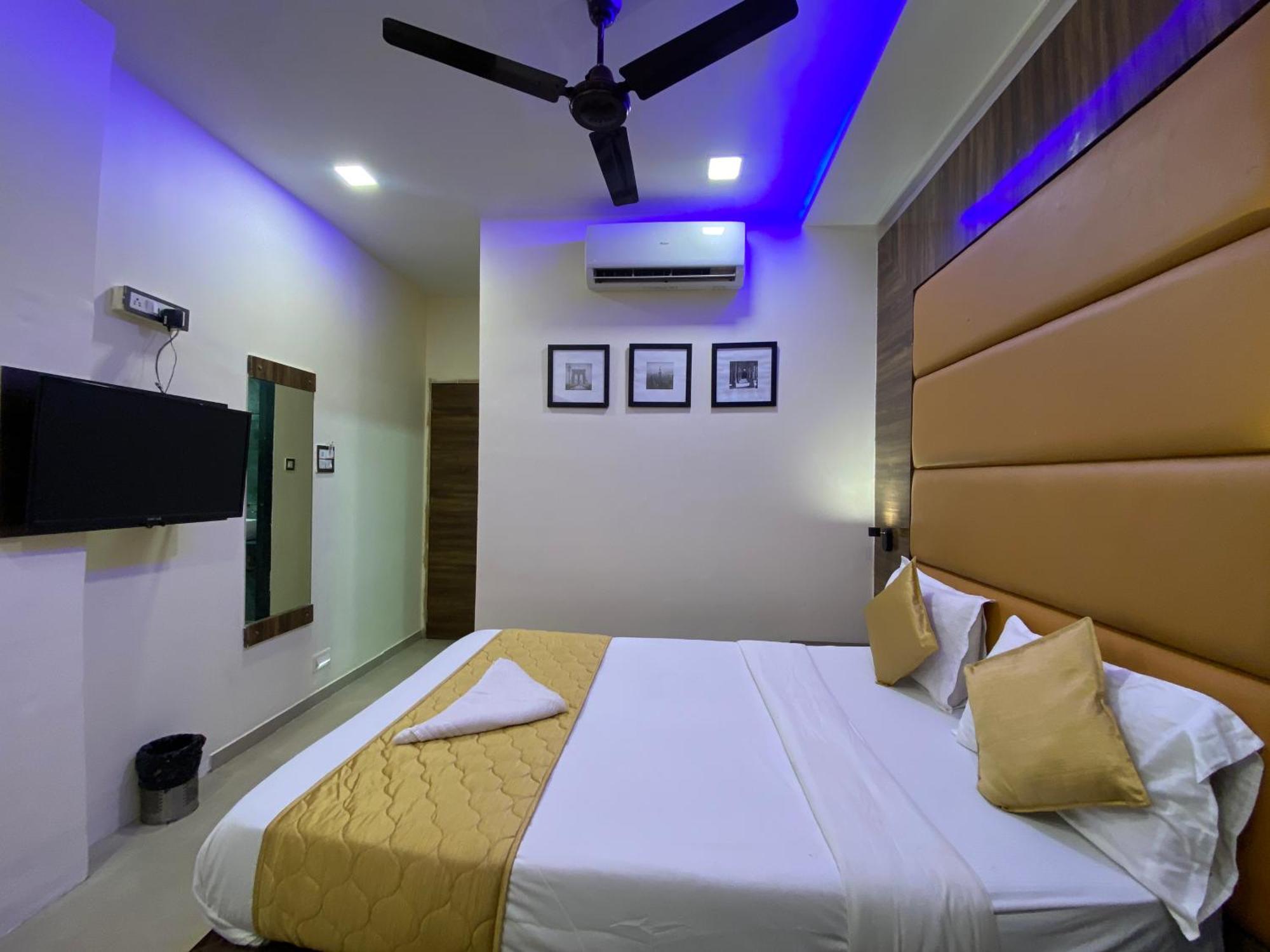 Hotel Blue Wellington - Near Airport Mumbai