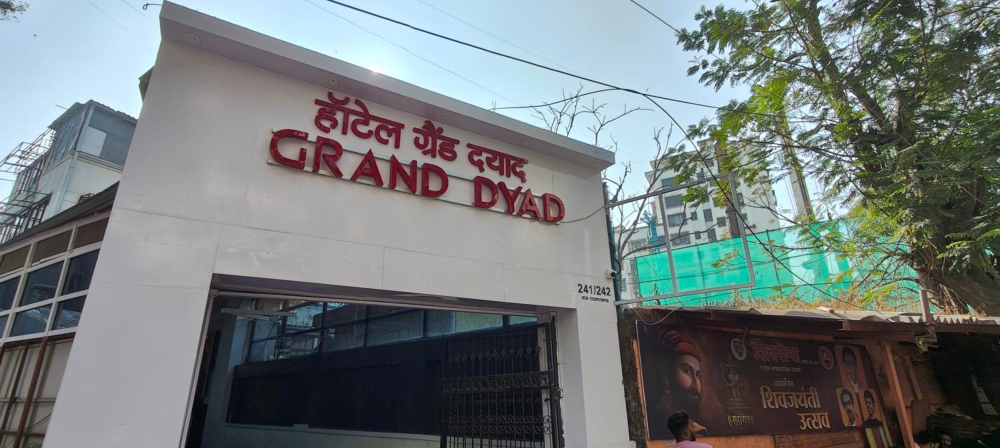Grand Dyad - Near Kokilaben Hospital Andheri West 3*
