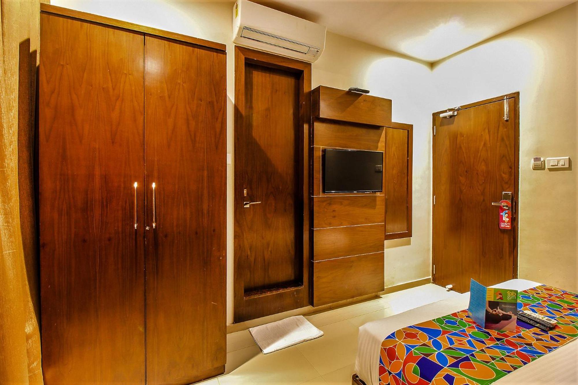 Hotel Via Empire 3*