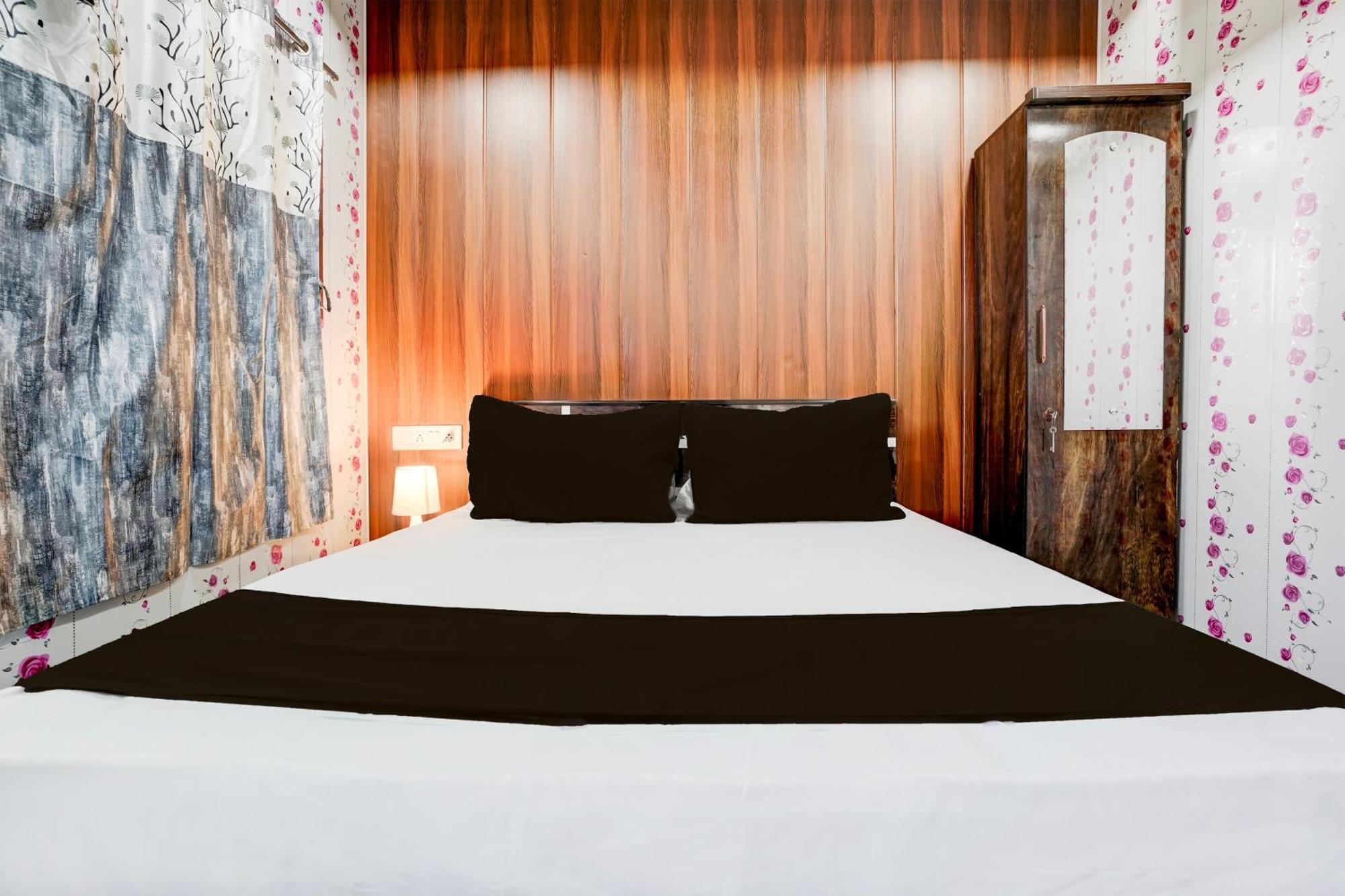 Hotel Amma Bhau Residency Lokhandwala Complex Andheri West 4*