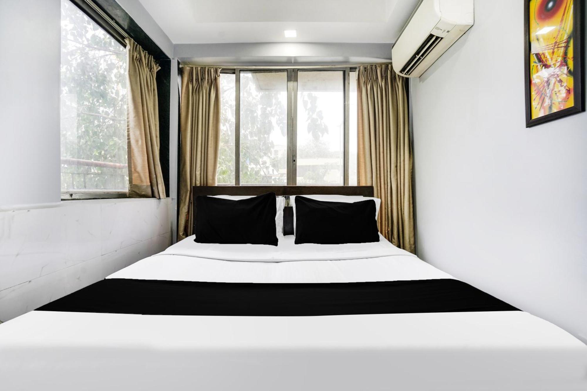 Super Collection O Andheri Near Airport Formerly We Hotel 4*