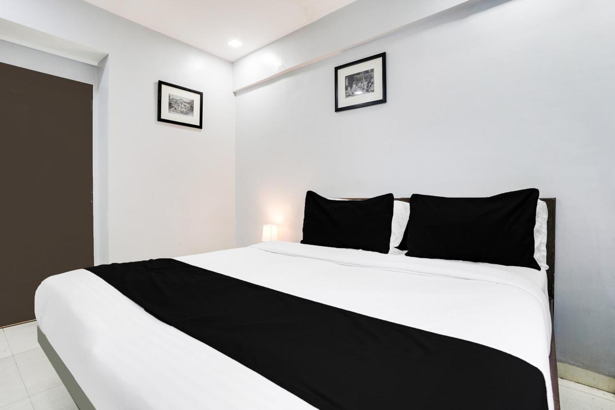 Super Collection O Andheri Near Airport Formerly We Hotel