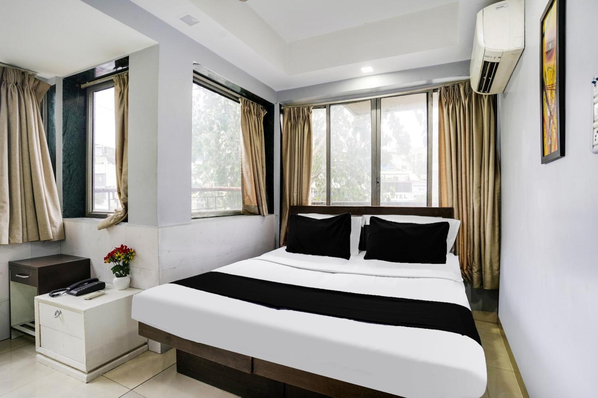 Super Collection O Andheri Near Airport Formerly We Hotel