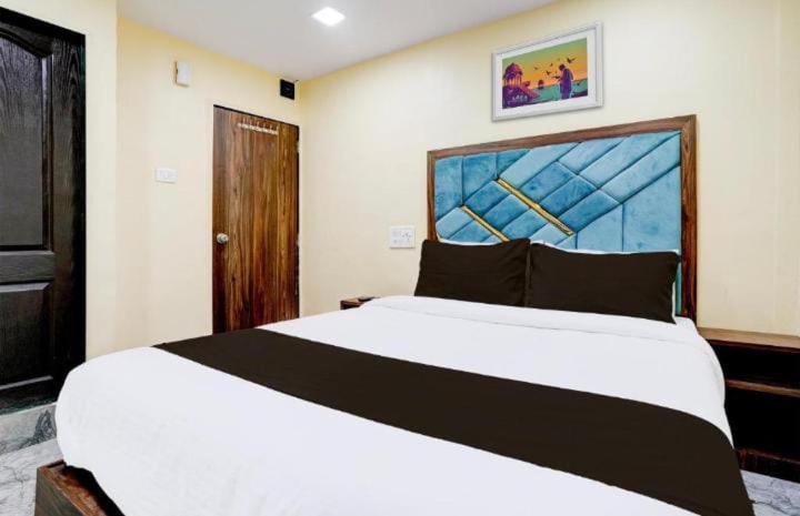 Aai Om Residency Hotel