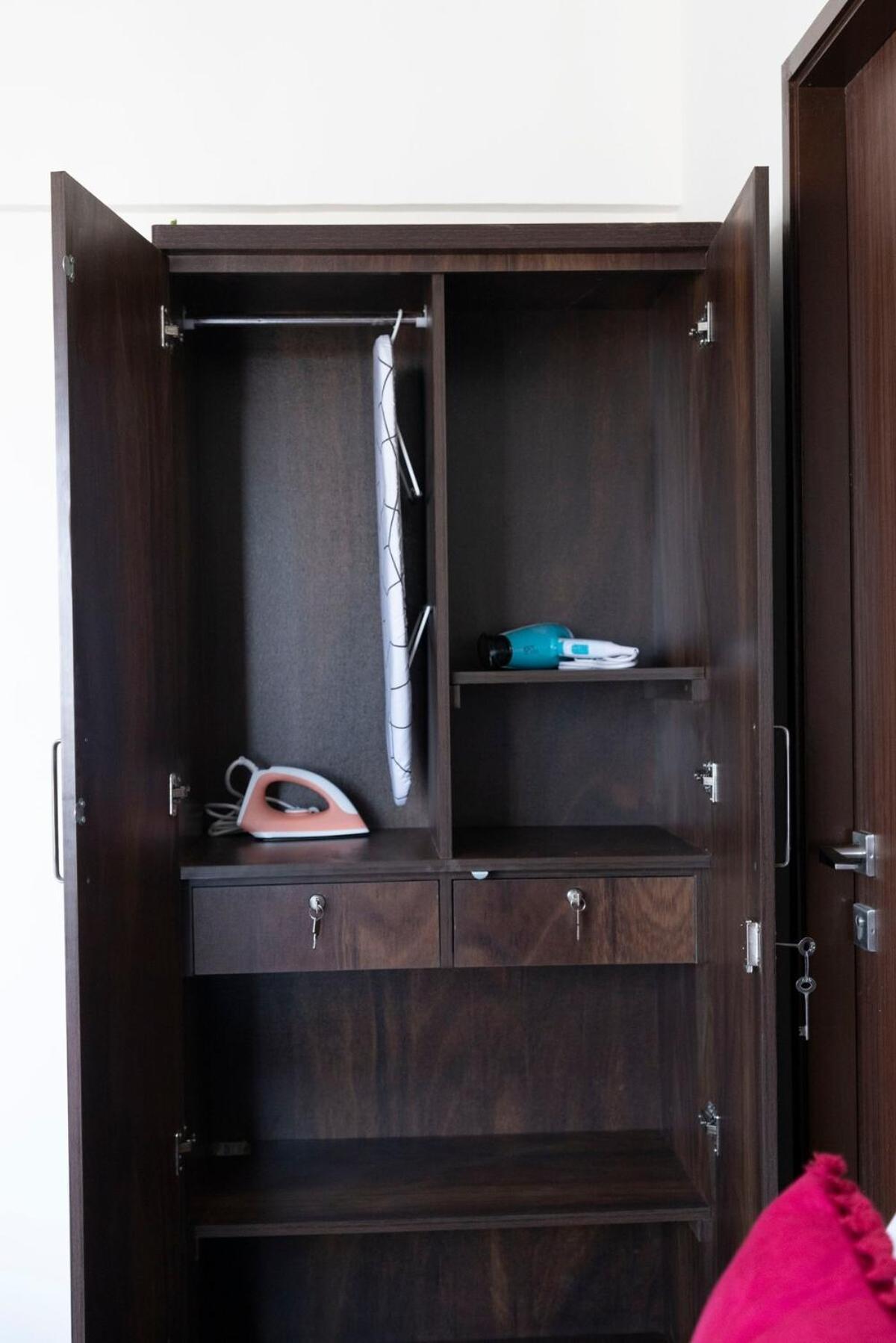 Skyline View 2bhk Near Oberoi Mall & Nesco *