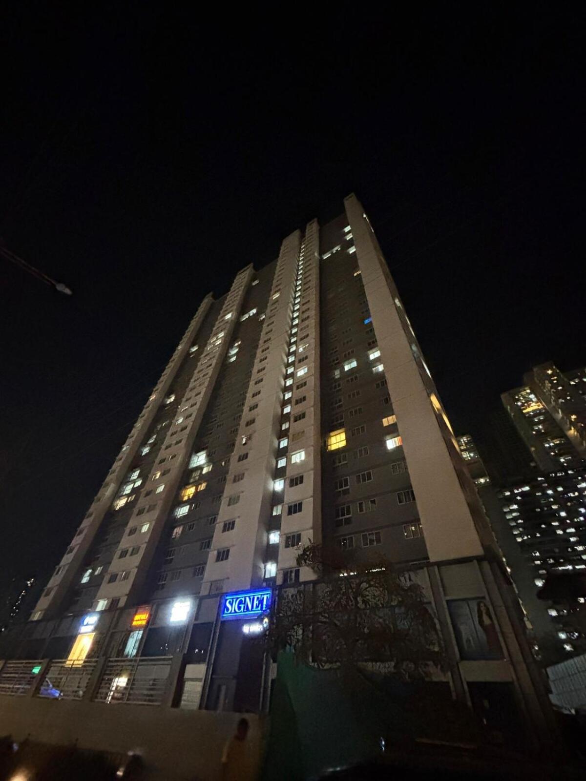 Skyline View 2bhk Near Oberoi Mall & Nesco