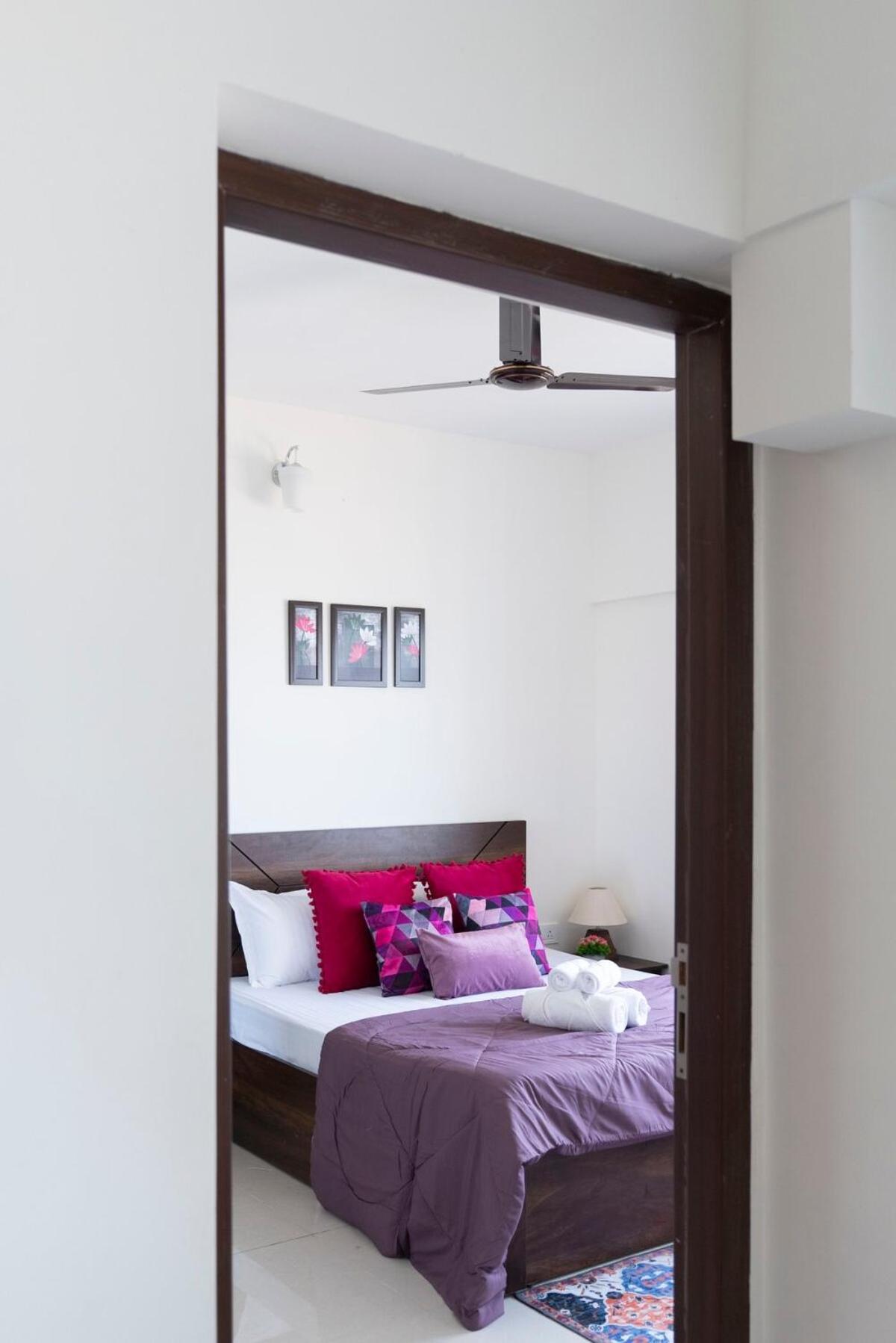 Skyline View 2bhk Near Oberoi Mall & Nesco Apartment *