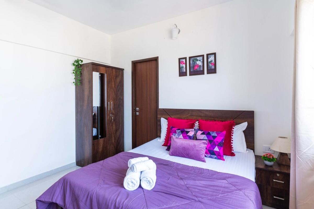 Apartment Skyline View 2bhk Near Oberoi Mall & Nesco Mumbai
