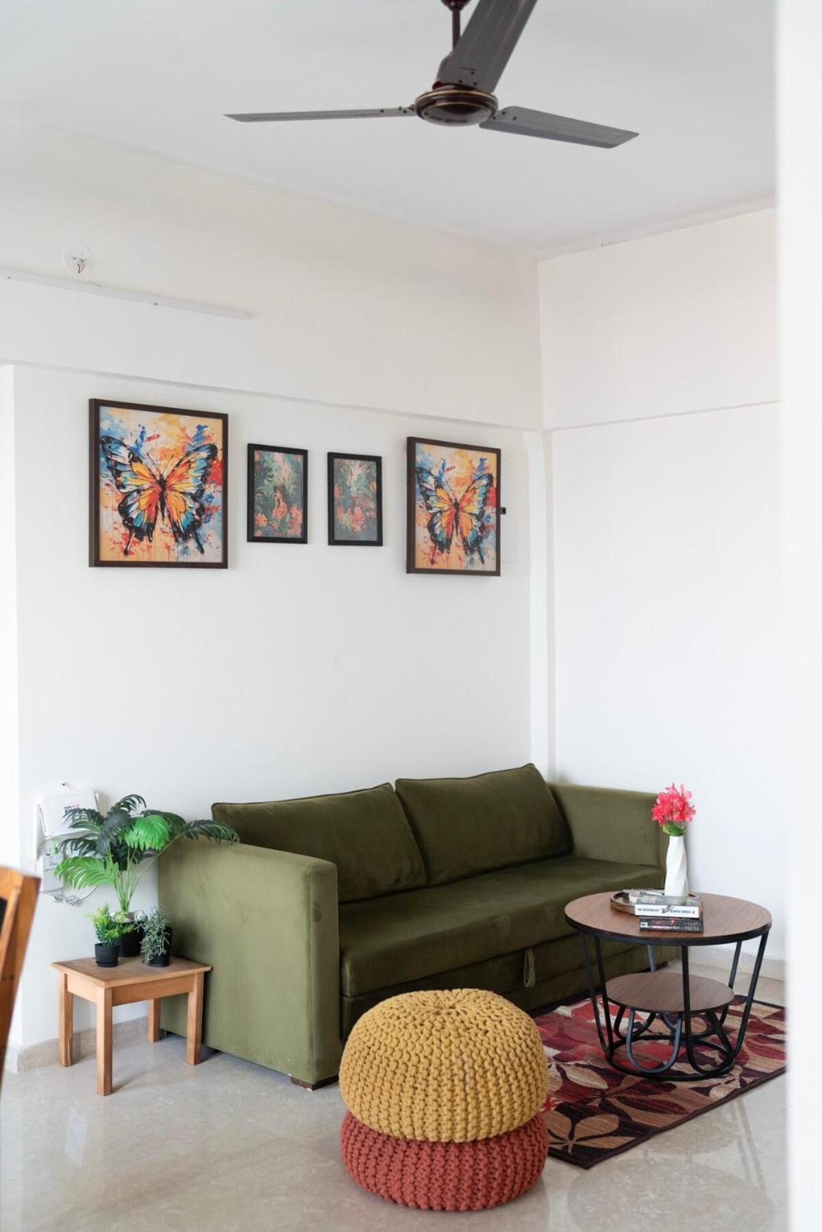 Skyline View 2bhk Near Oberoi Mall & Nesco Apartment *