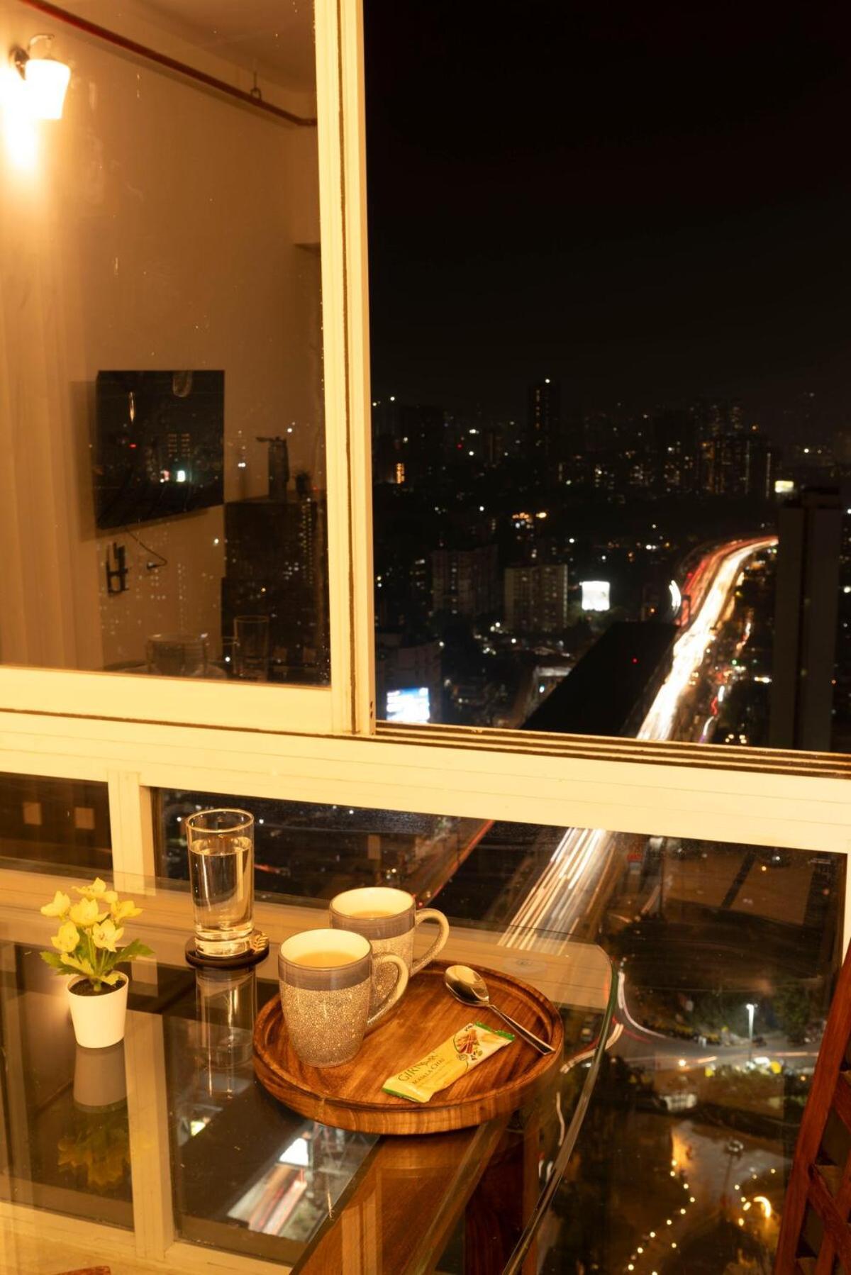 Apartment Skyline View 2bhk Near Oberoi Mall & Nesco *