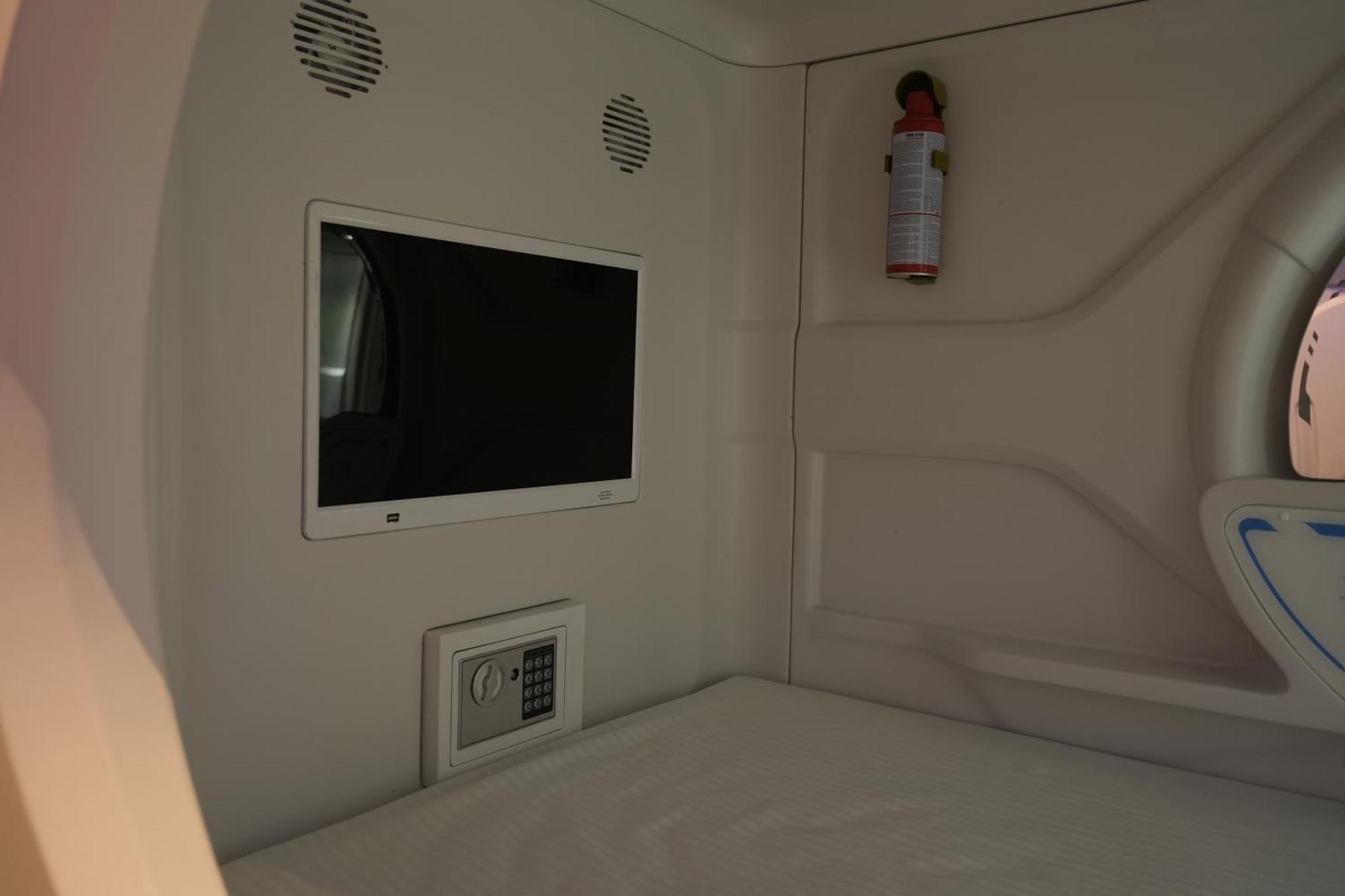 Dg Pods Capsule hotel