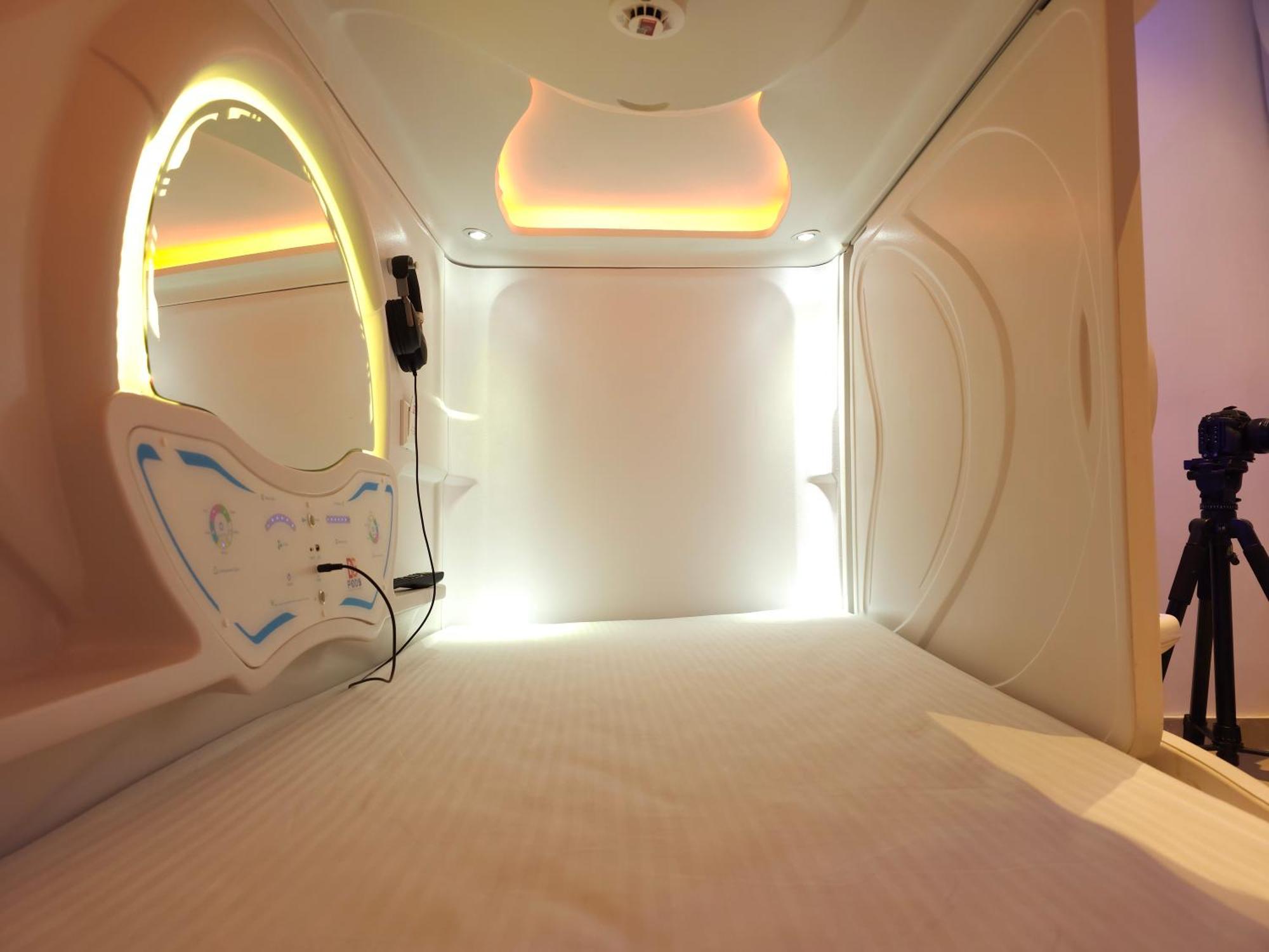 Dg Pods Capsule hotel Mumbai