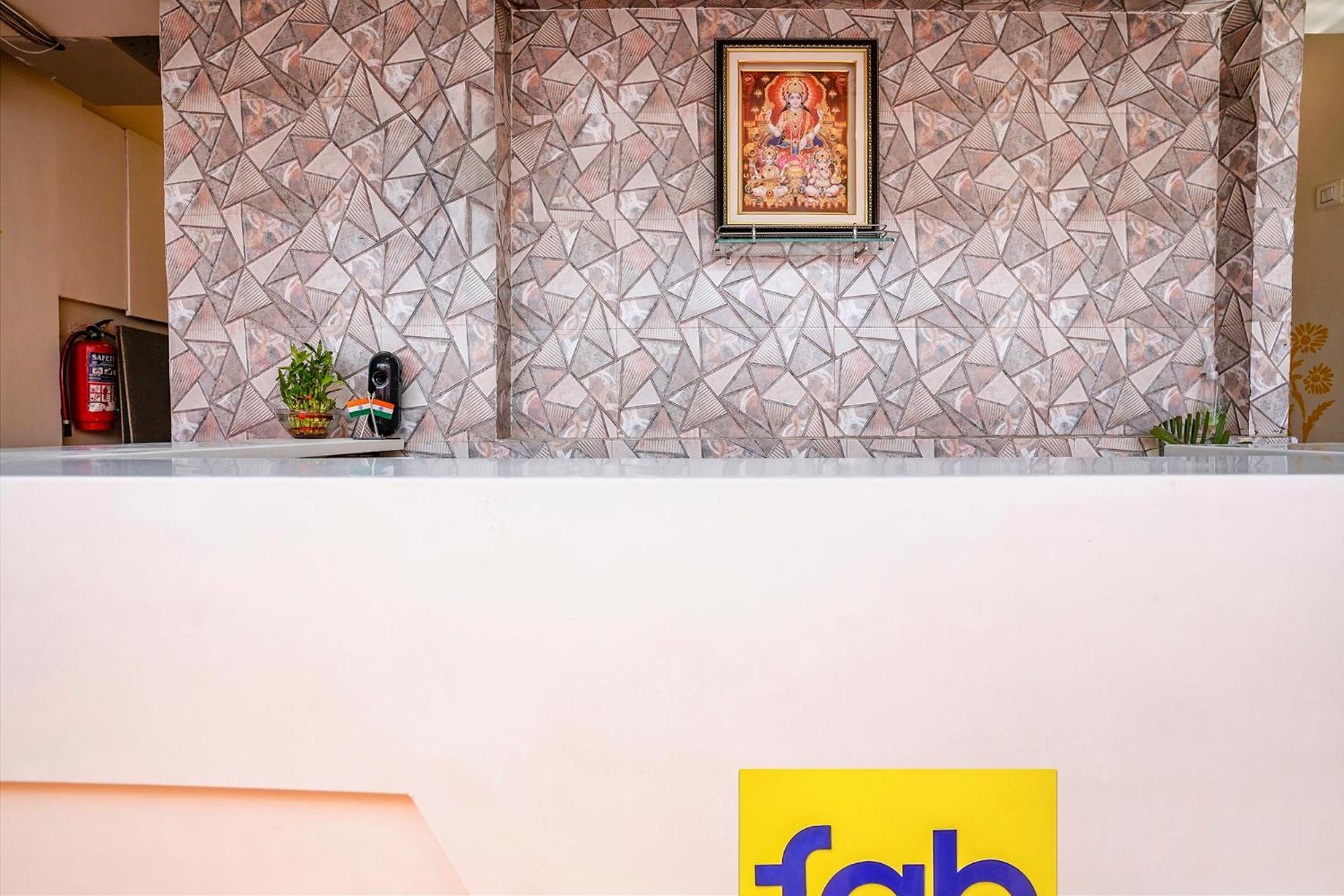 Fabhotel Priceless Nr Kokilaben Hospital 3* Mumbai
