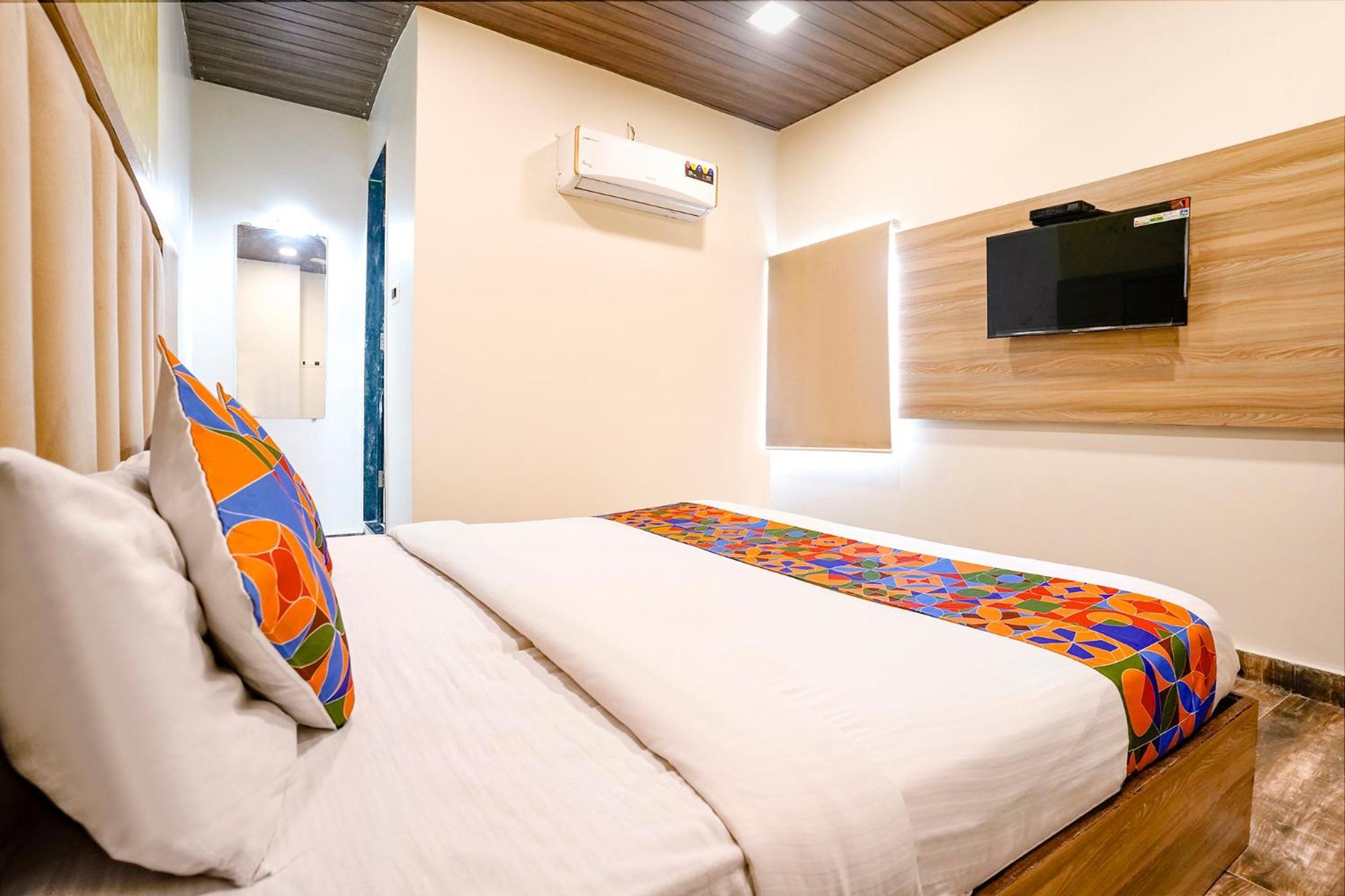 Hotel Fabhotel Priceless Nr Kokilaben Hospital Mumbai